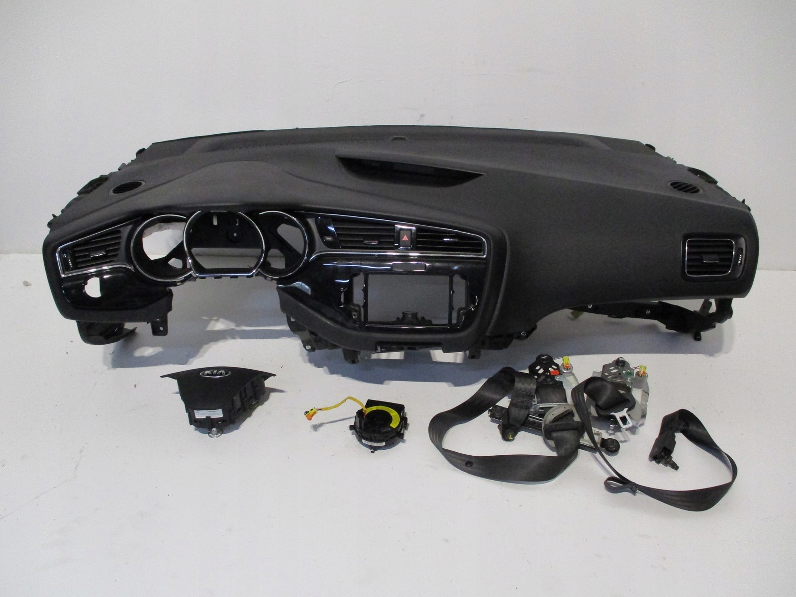 dashboard KIA CEED 15R
