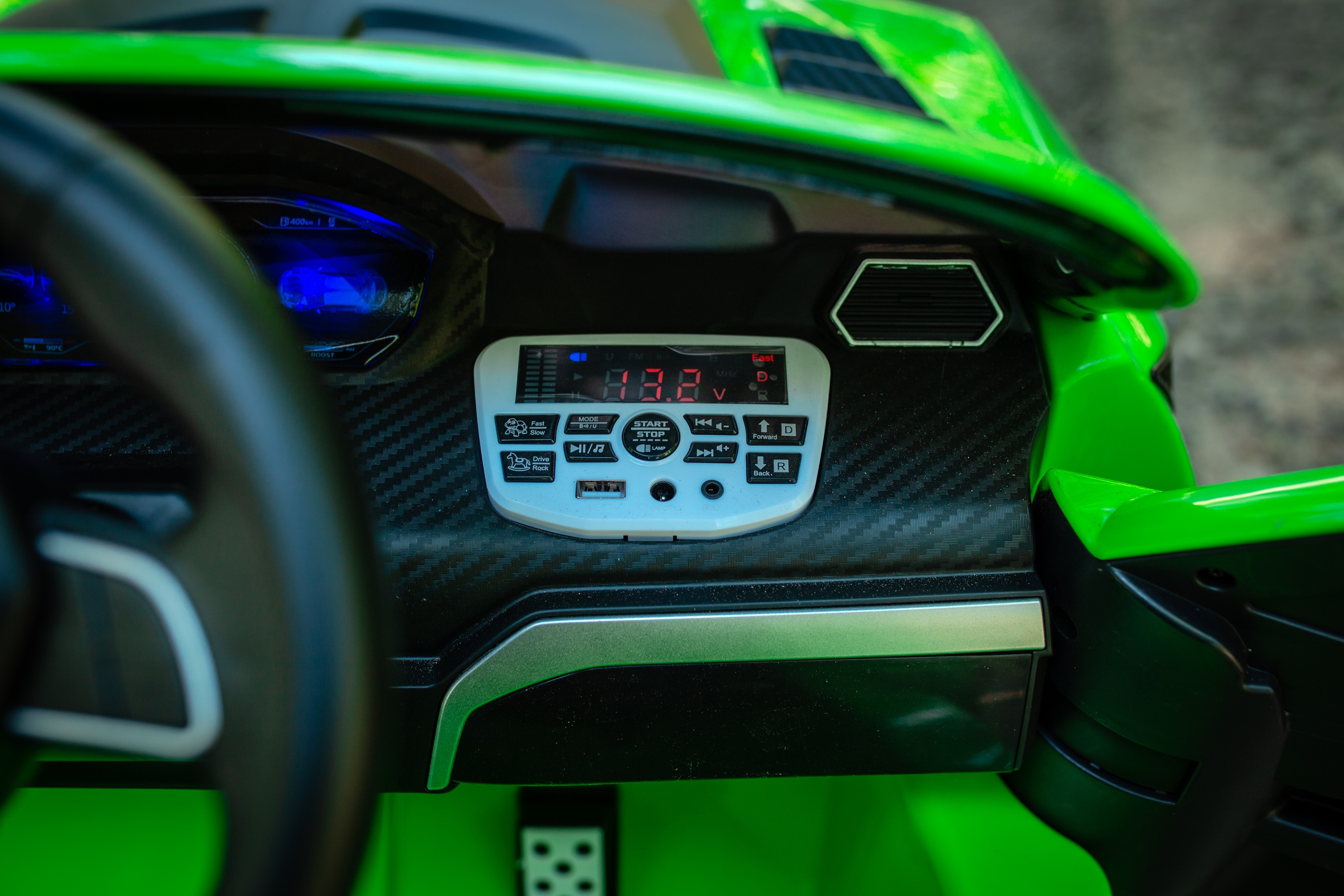 Ramiz, Pojazd na akumulator URUS STX SQUADRA CORSE