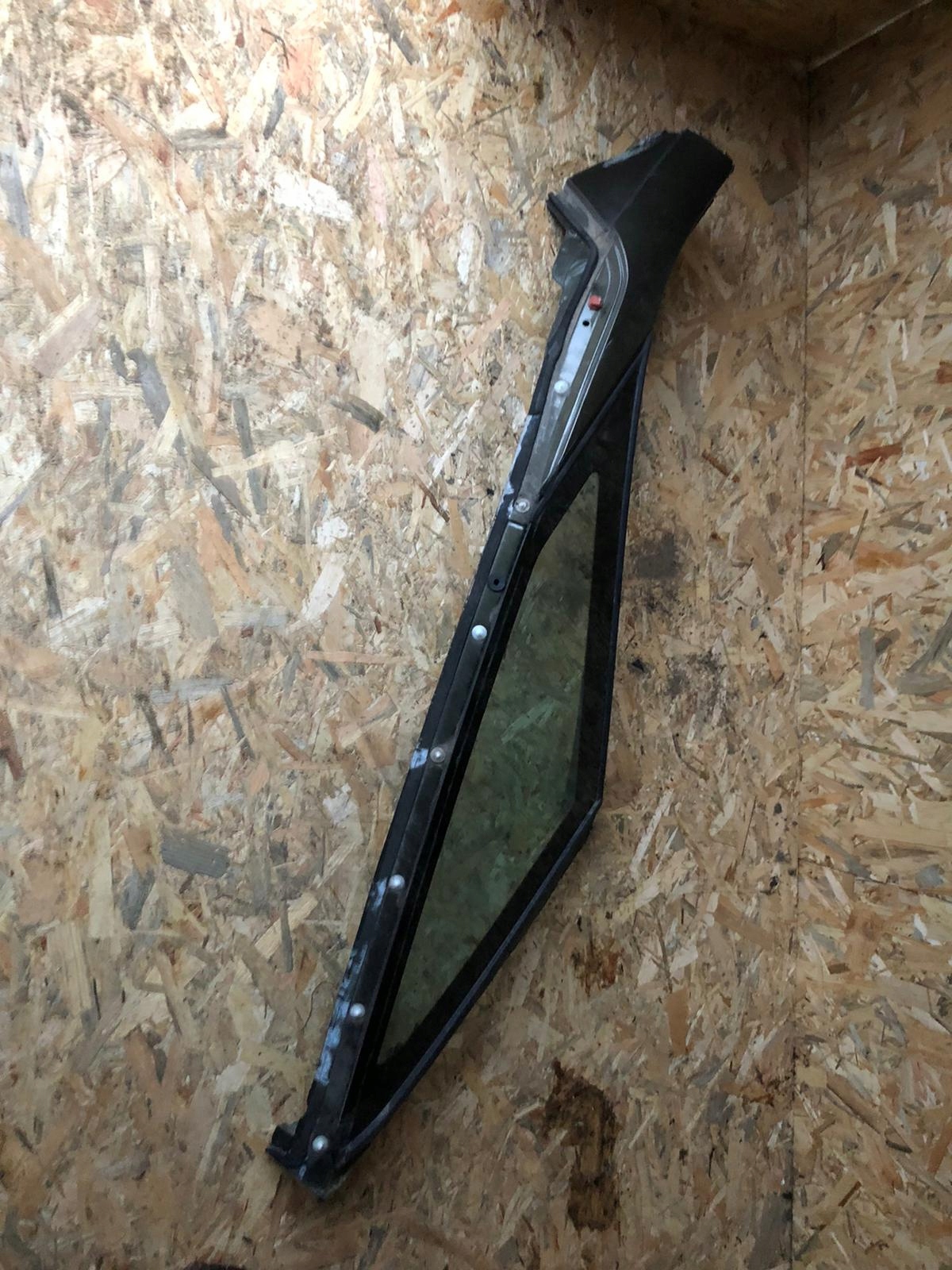 Треугольник столб крыши стекло C4 PICASSO II слева