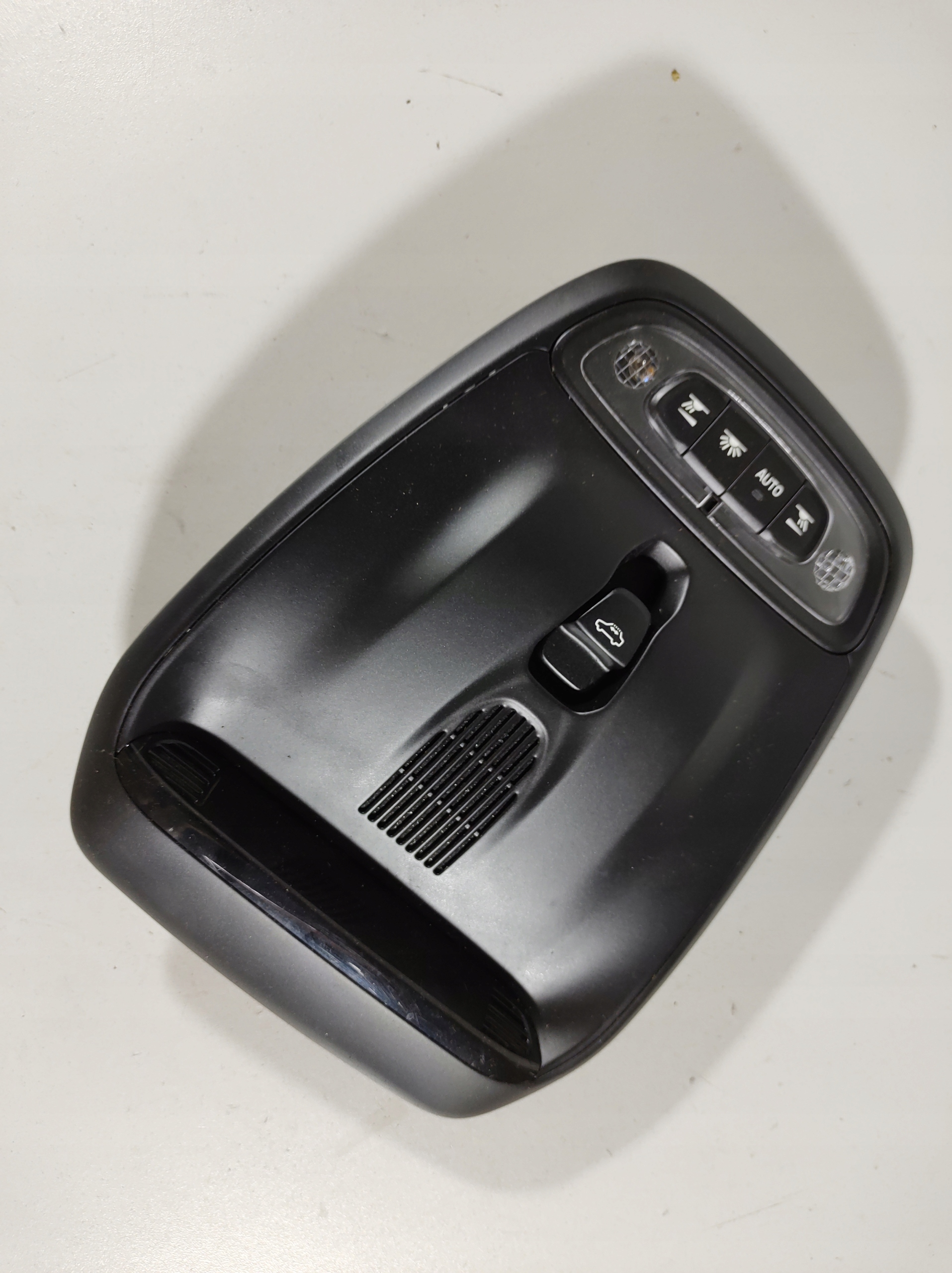 VOLVO V40 12-лампа потолка