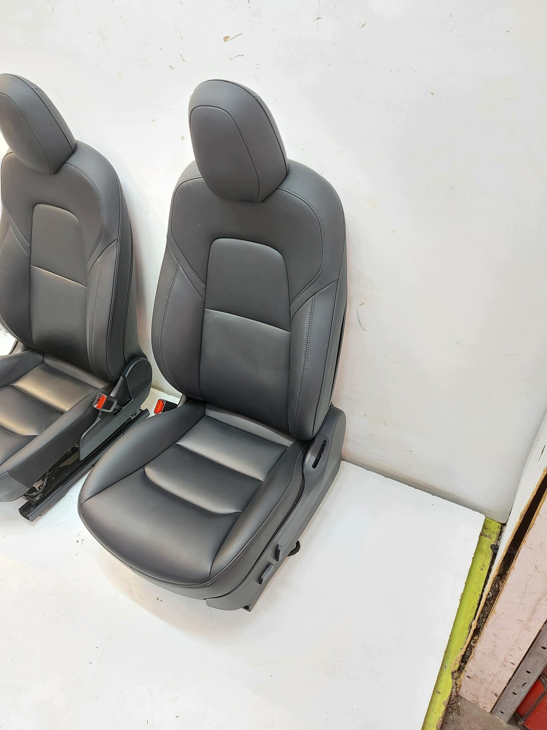 TESLA MODEL 3 2022r sitze komplet