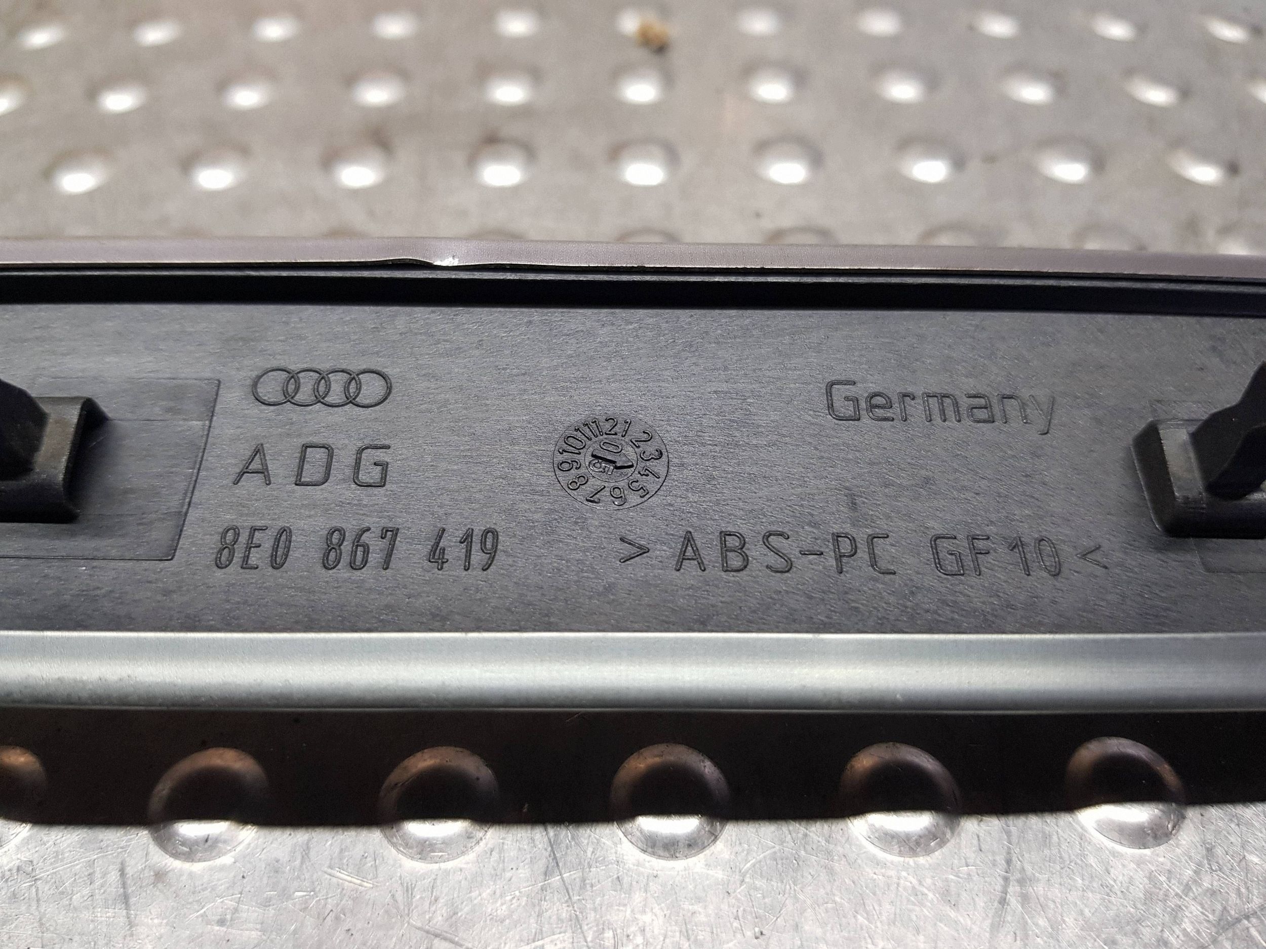 moulding door left rear part 8E0867419 AUDI A4 B7