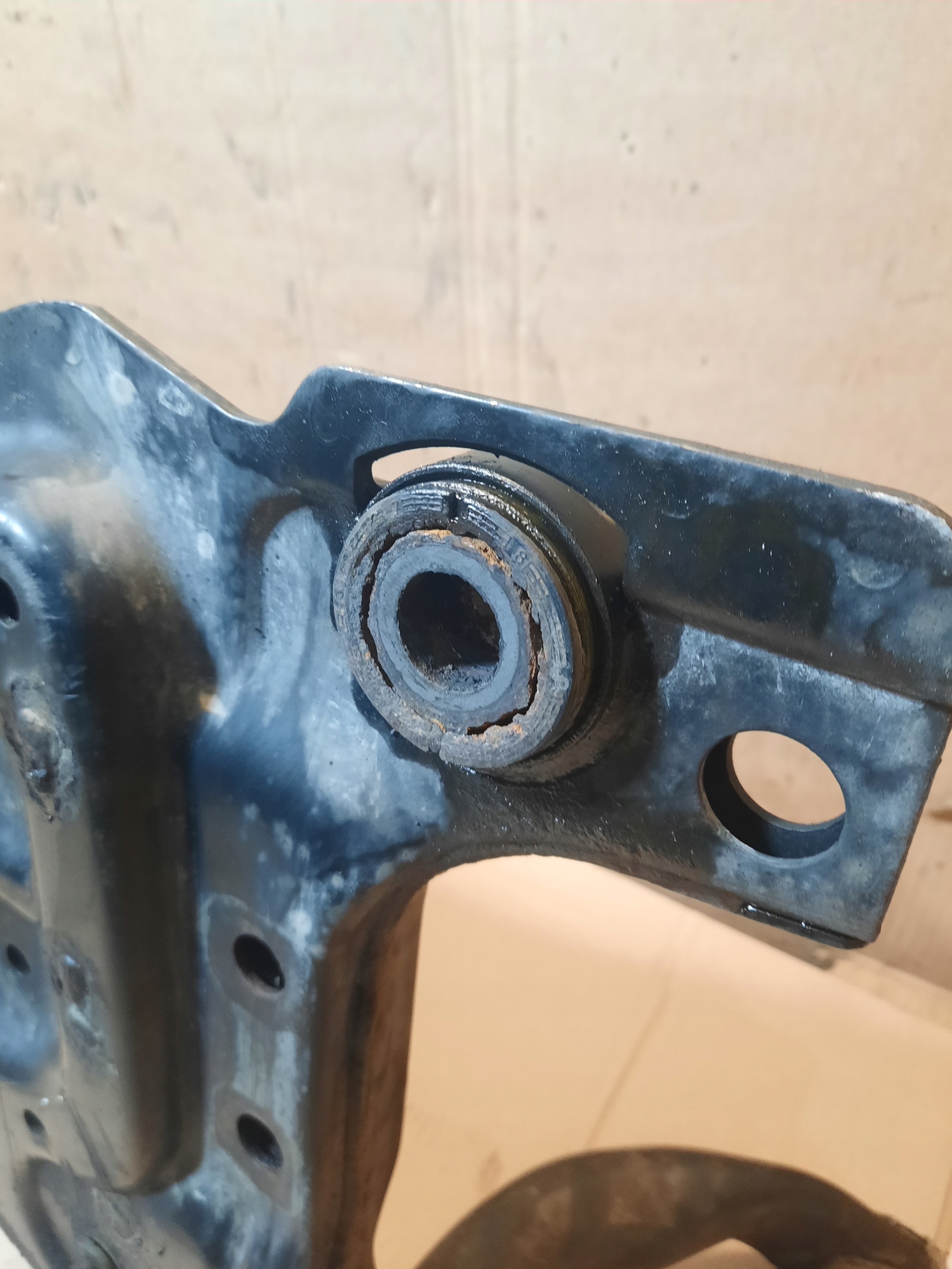 FORD FOCUS MK2 1.6 16V axle beam subframe front