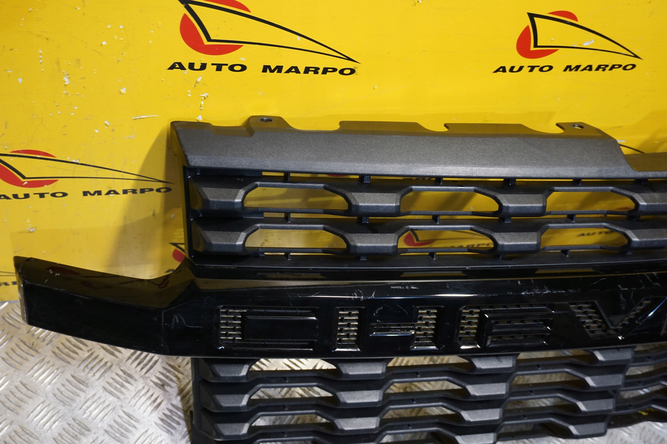 CHEVROLET SILVERADO 1500 Z71 2019 - 2021 Atrapa Przód Grill 23388715 Producent części Chevrolet OE