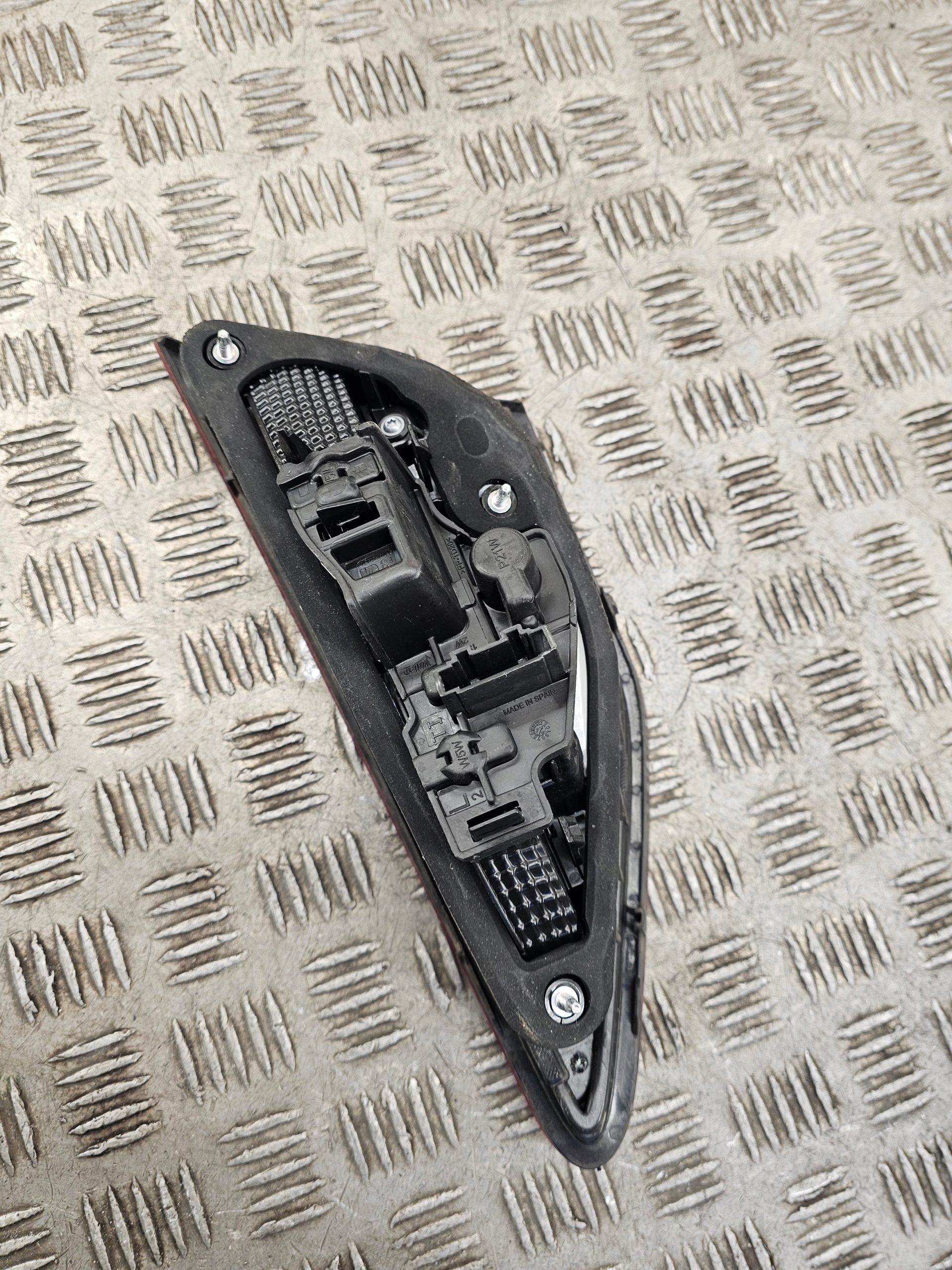 SEAT LEON III light left rear part rear left to the bonnet 5F0945307H