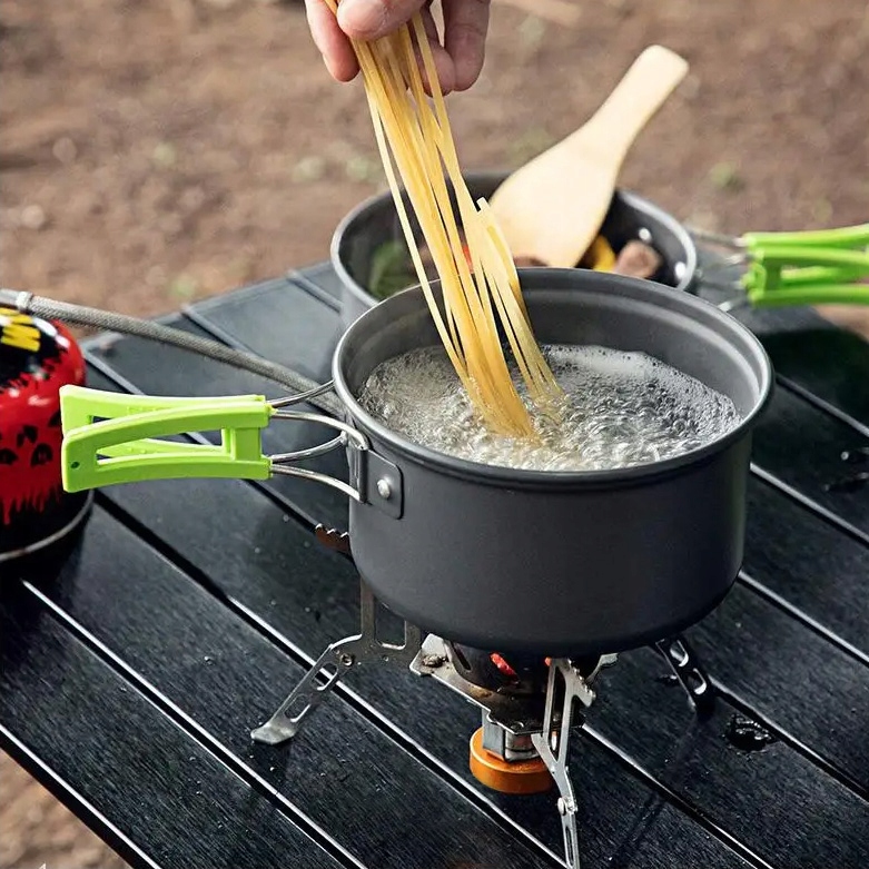 NACZYNIA TURYSTYCZNE KOMPLET SZTUĆCE GARNKI KEMPINGOWE ZESTAW POD NAMIOT Rodzaj zestaw