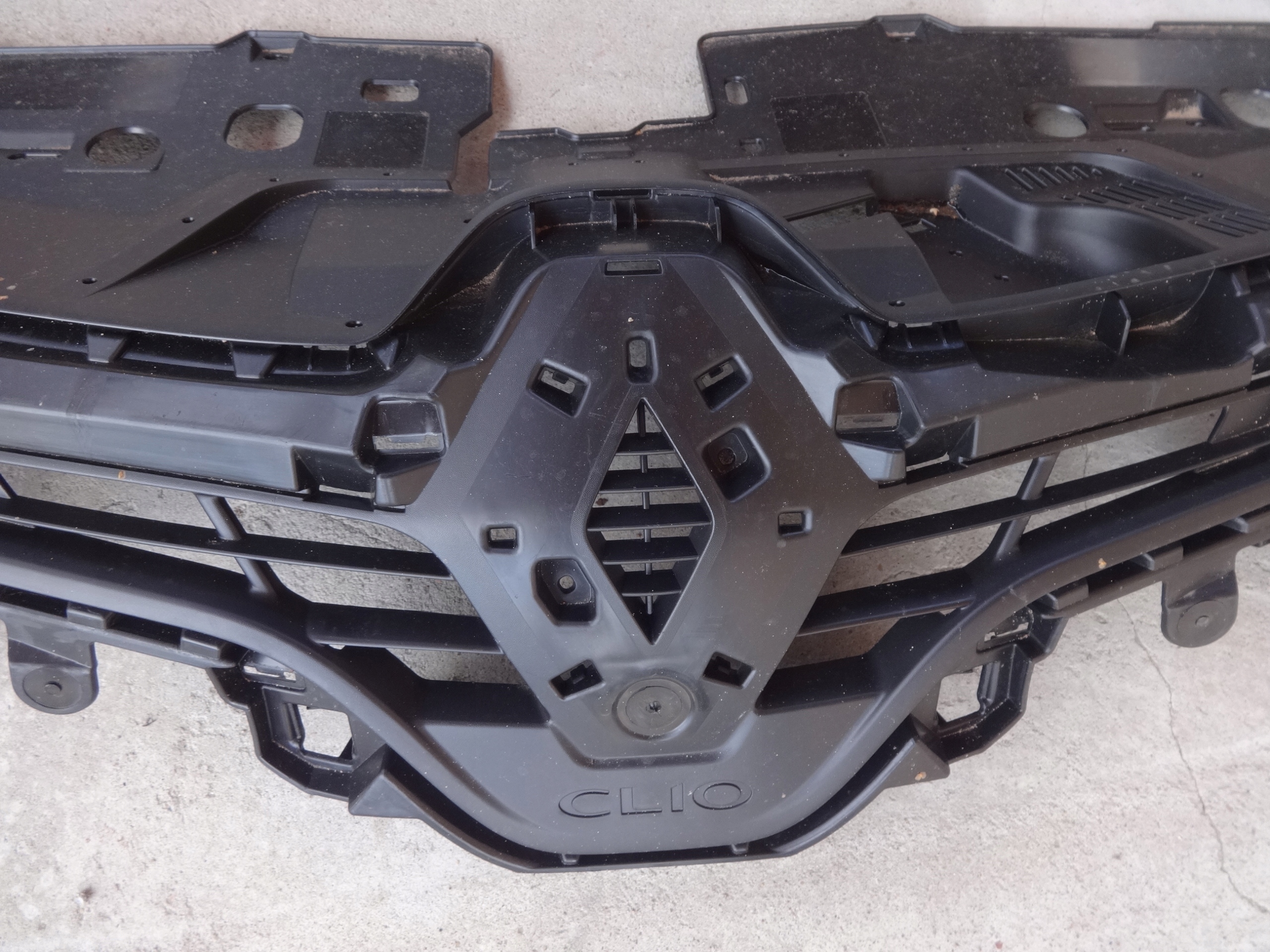 решетка радиатора renault CLIO IV 4 622563184R