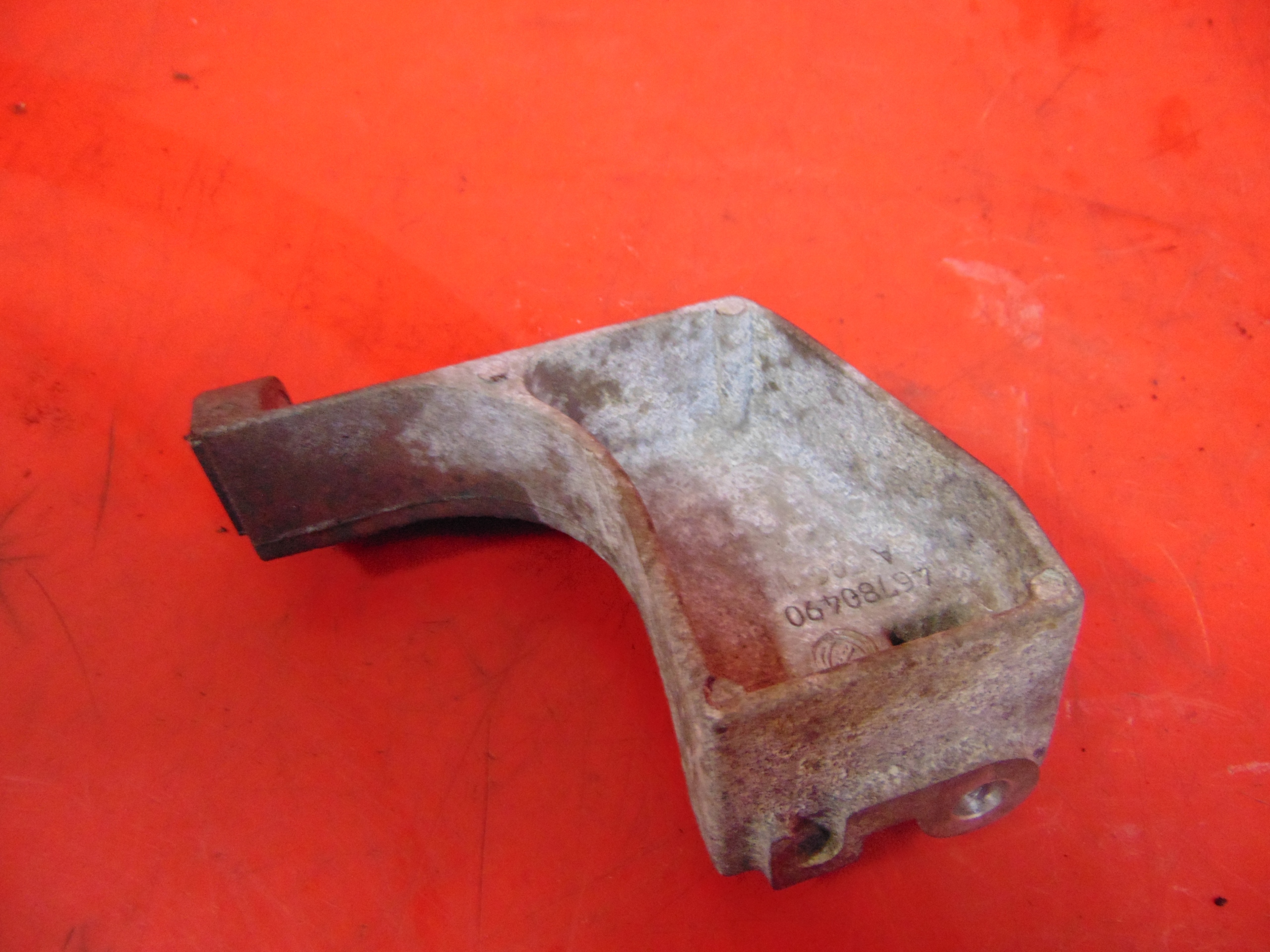 FIAT BRAVO II 2 1.9 JTD STILO support holder alternator 46780490