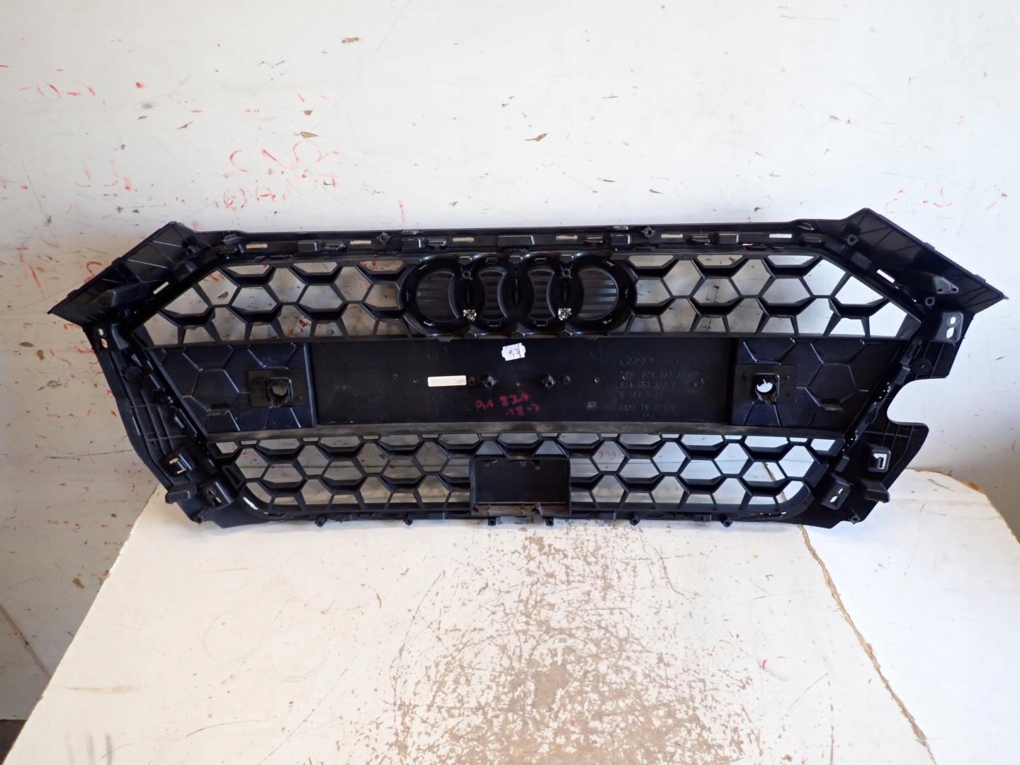 Grill AUDI A1 II 2018- 82A853651B