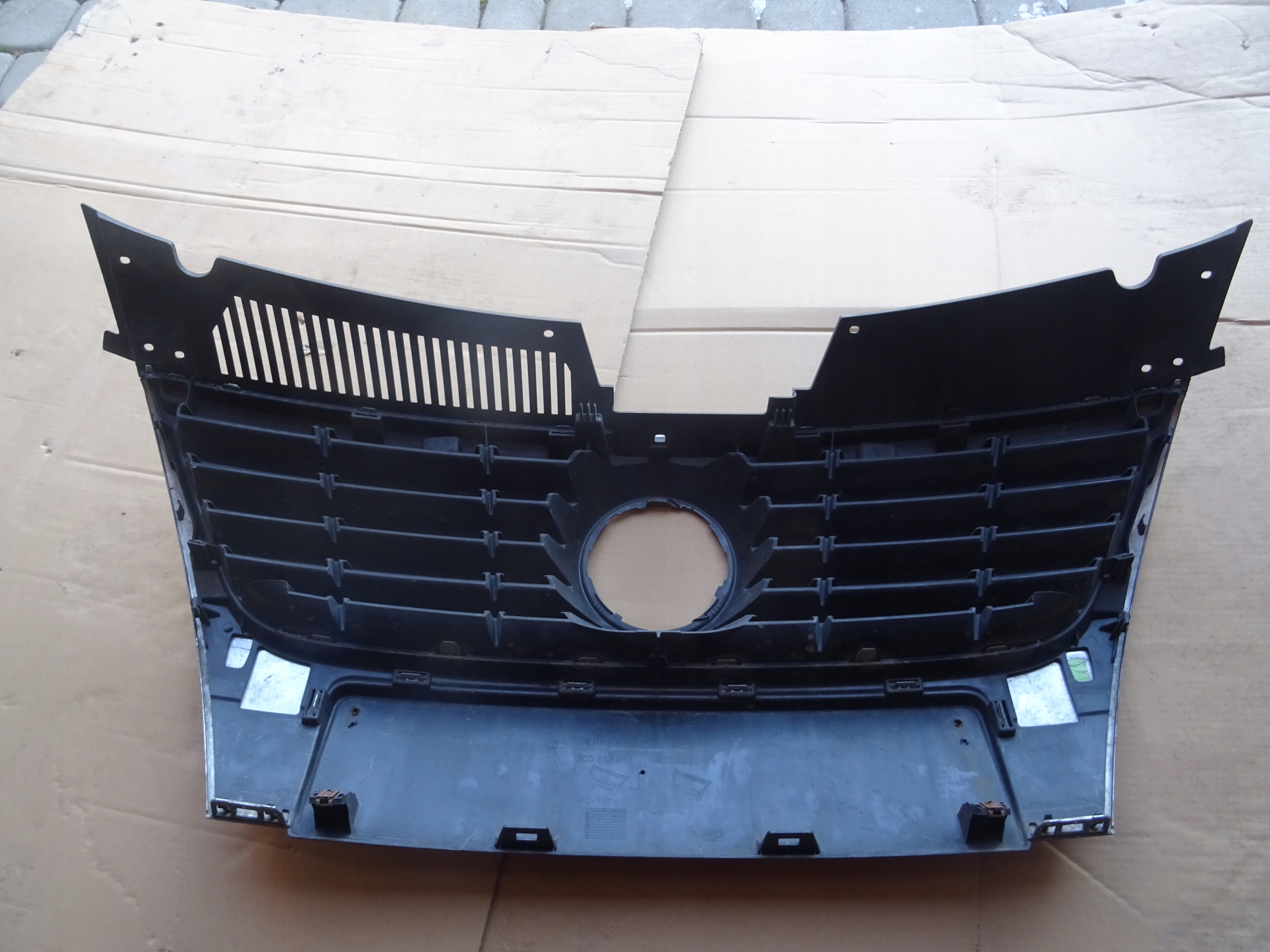 vw PASSAT B6 решетка радиатора хром оригинал