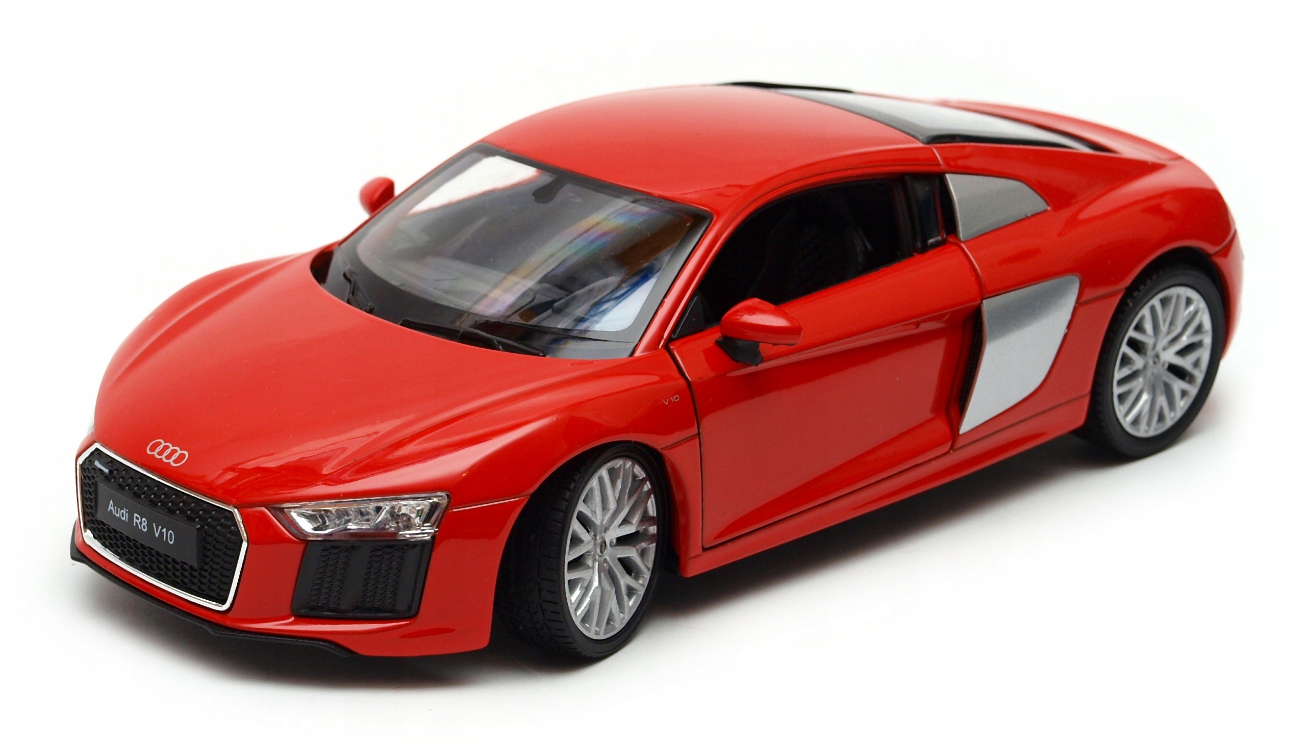 Audi R8 model v měřítku 1:24 Welly 24065W