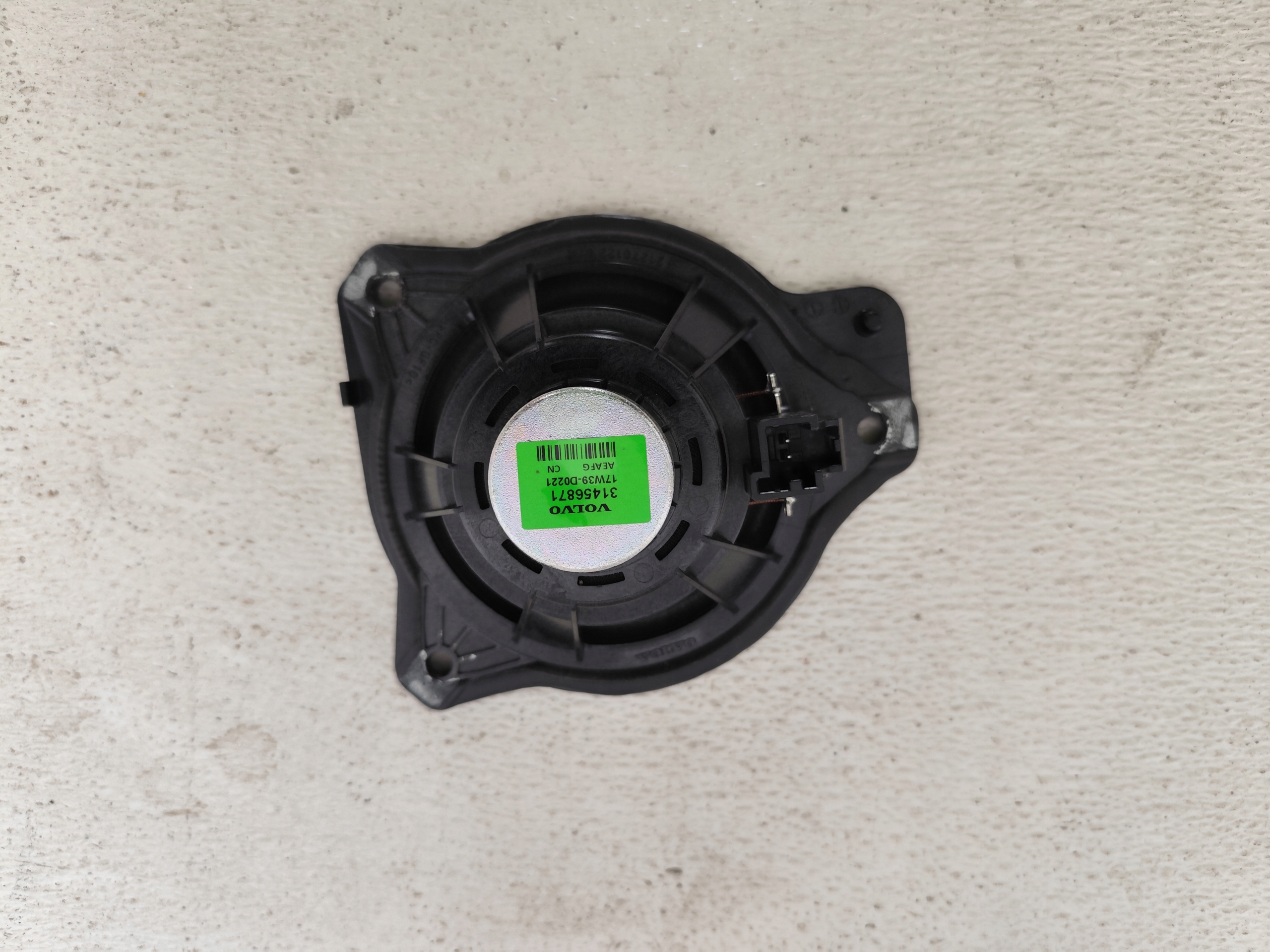 VOLVO XC40 2018 speaker central consoles HARMAN KARDON