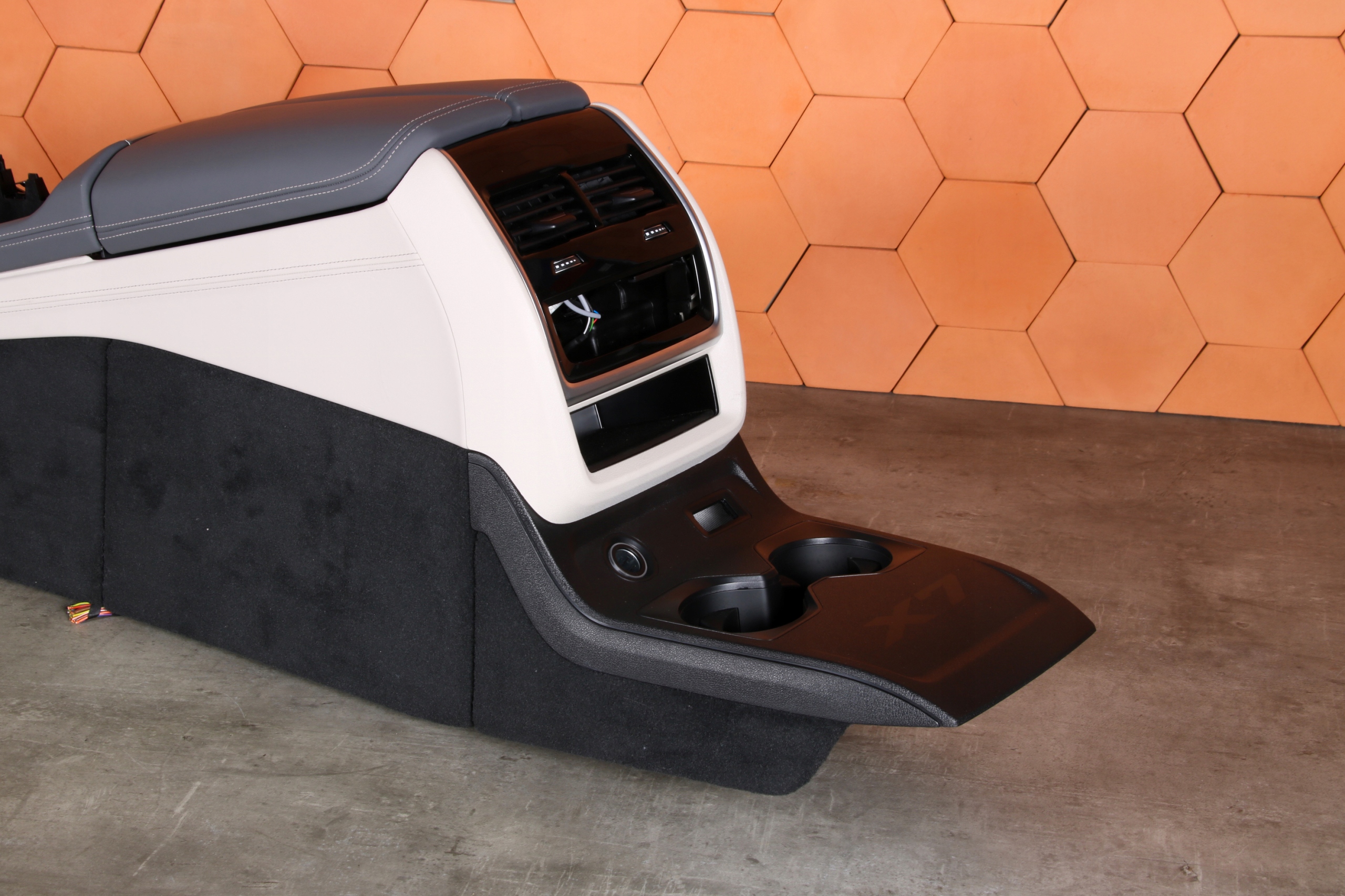 BMW X7 G07 TUNEL central console armrest ELFENBEINWEISS ATLAS GREY