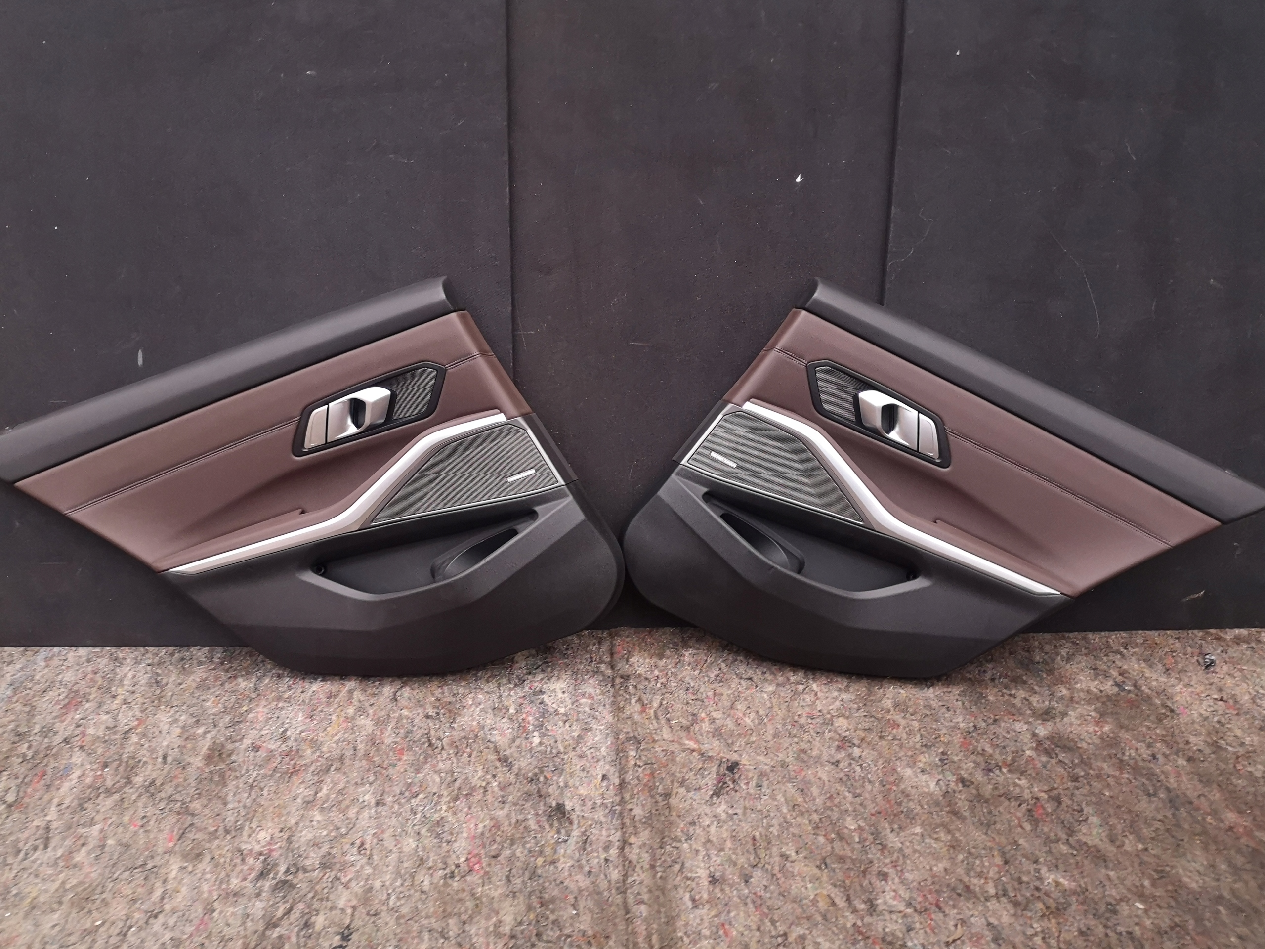 TAPICERKA DRZWI BMW G20 TYŁ HARMAN SKÓRA