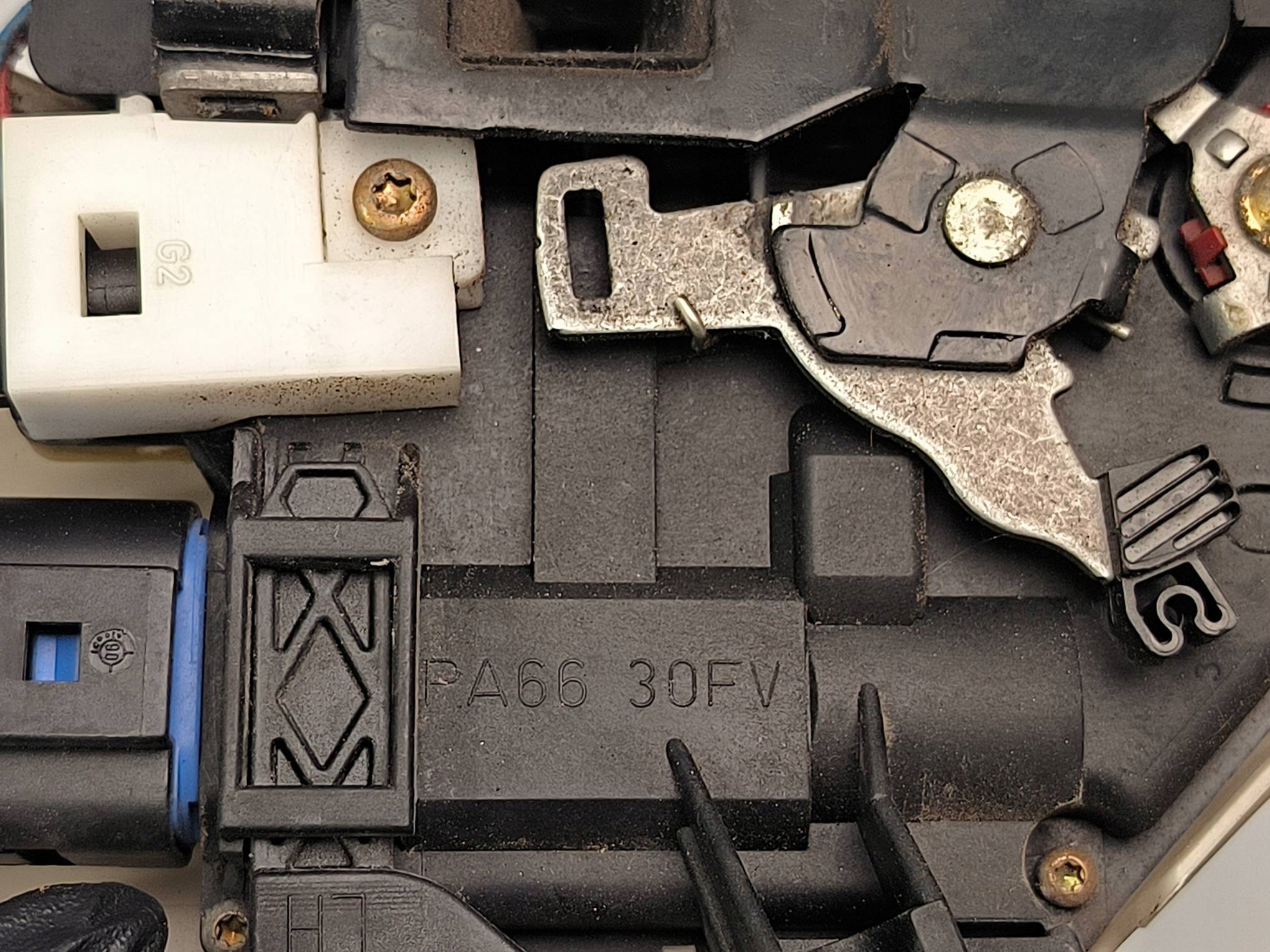 lock door left front VOLKSWAGEN TOUAREG