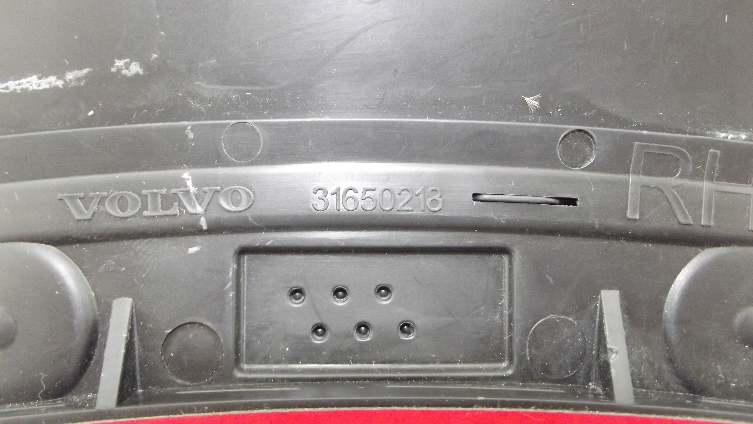 Volvo XC60 II lišta blatníku pravá předek 31650218