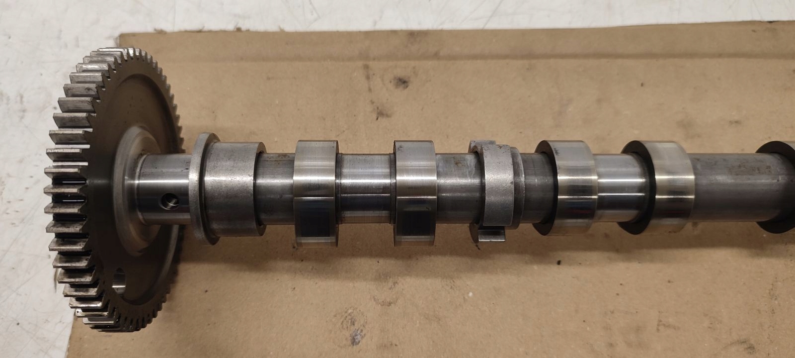 Arbre à cames d’échappement Volvo V70 2,4D D5204T