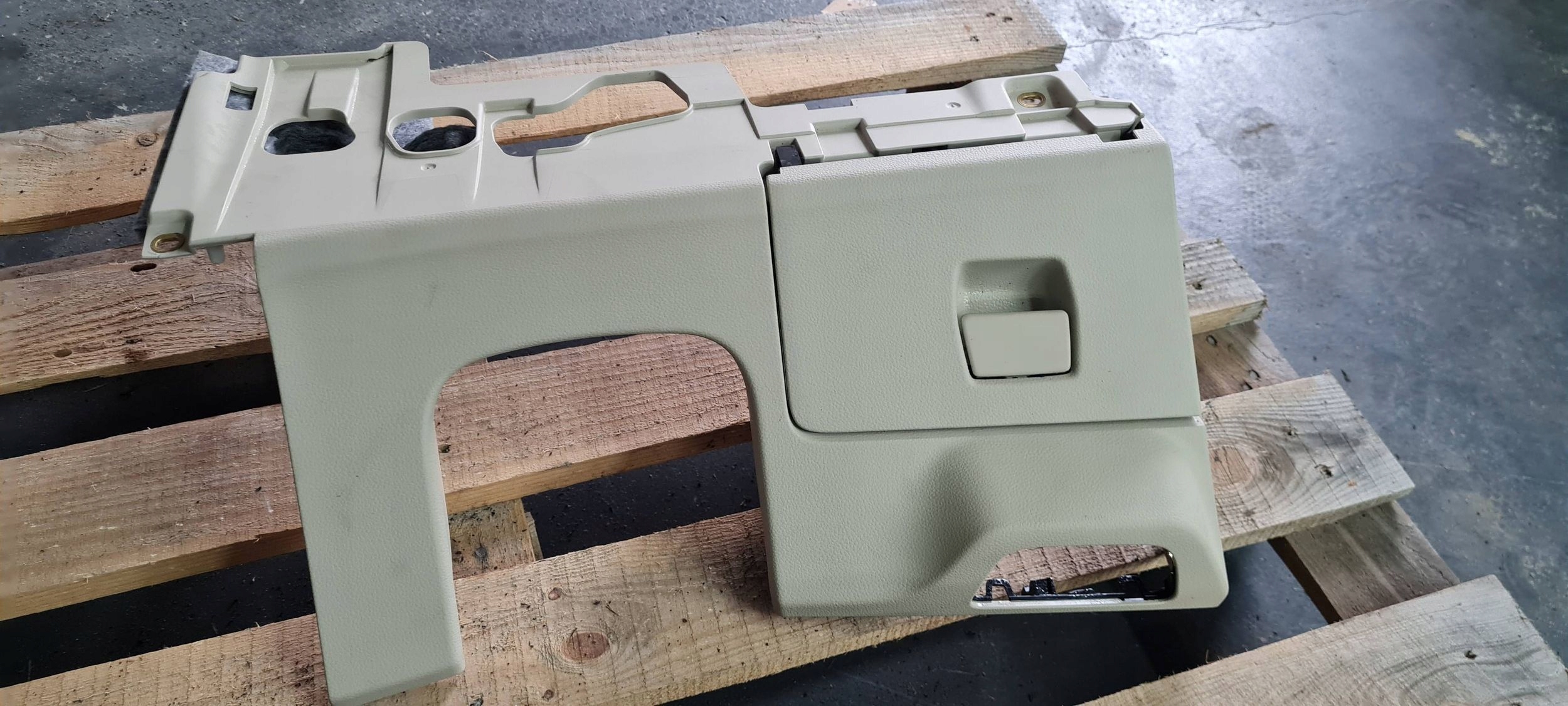 Q5 80A cover passenger compartment below steering wheel, 80B863075C