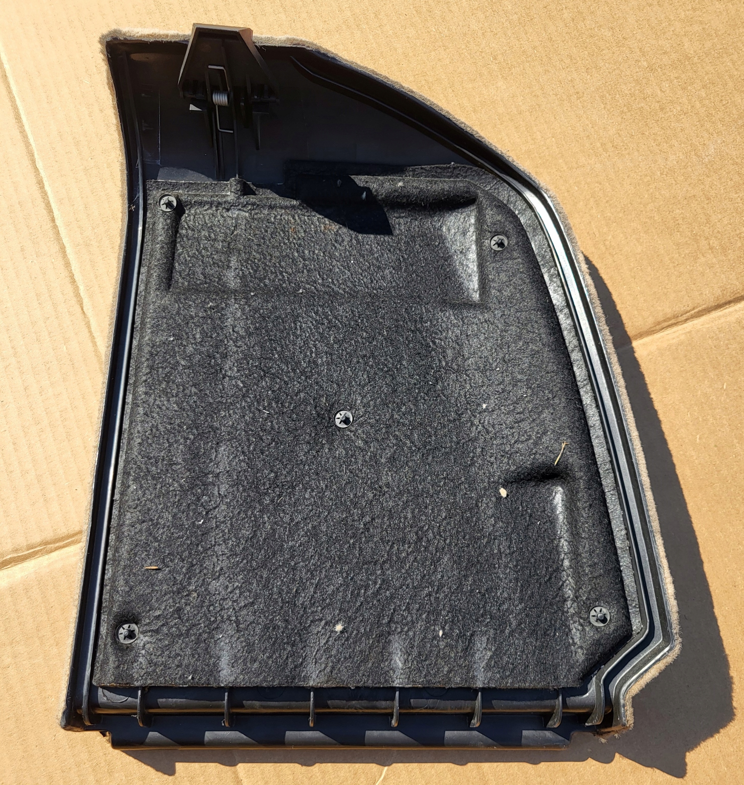 upholstery cover BOCZKA boot rear part BMW E39 KOMBI without / CAPPUCCINO OE