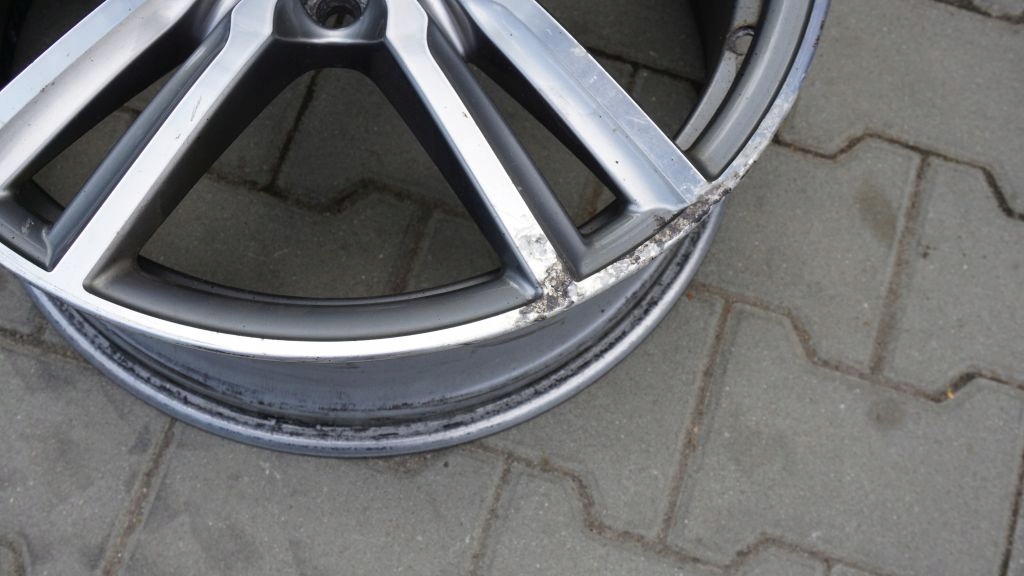 BMW 2 F45 F46 - disk 18 7848602