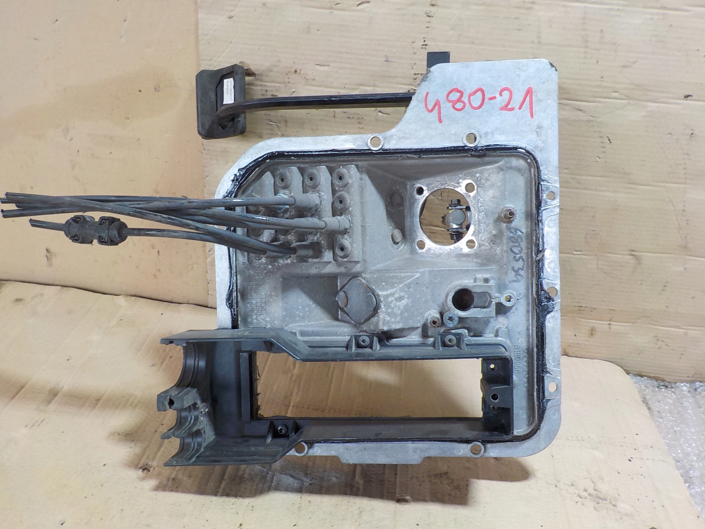 VOLVO FH480 БАЗОВА ПЛАСТИНА ДЛЯ ПЕДАЛЕЙ 8189958