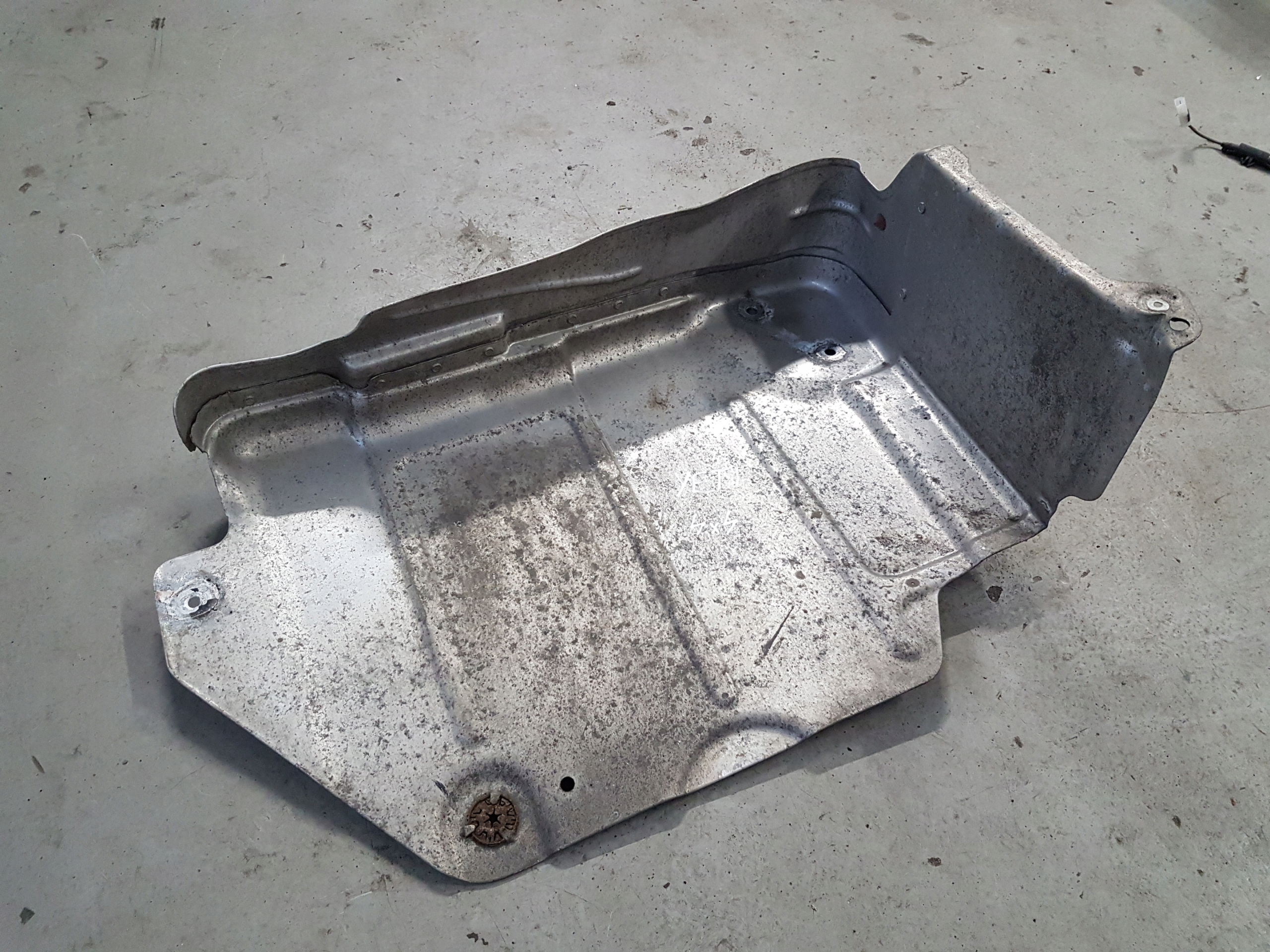 ТЕПЛОЗАХИСНИЙ ЕКРАН * SKODA YETI 4X4 2.0 TDI 2011