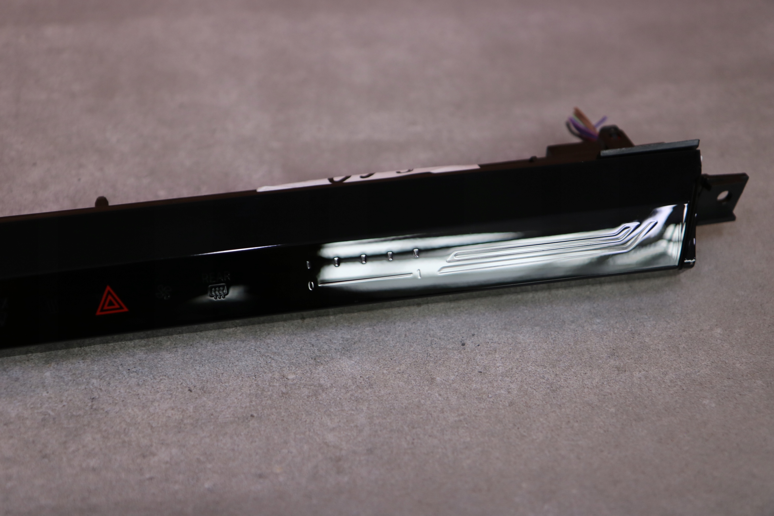 BMW 5' G60 G61 PANEL DOTYKOWY Moyenne du tableau de bord Console BASE EUROPA 5B4AF74