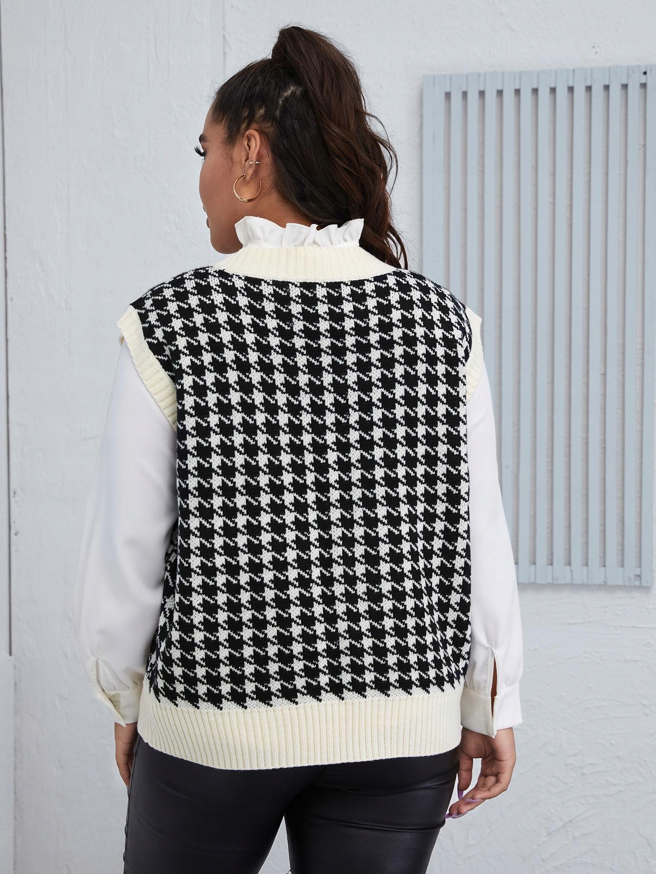 KAMIZELKA DZIANINOWA KREMOWA WZÓR PEPITKA CZARNA SHEIN 44 Rozmiar 44