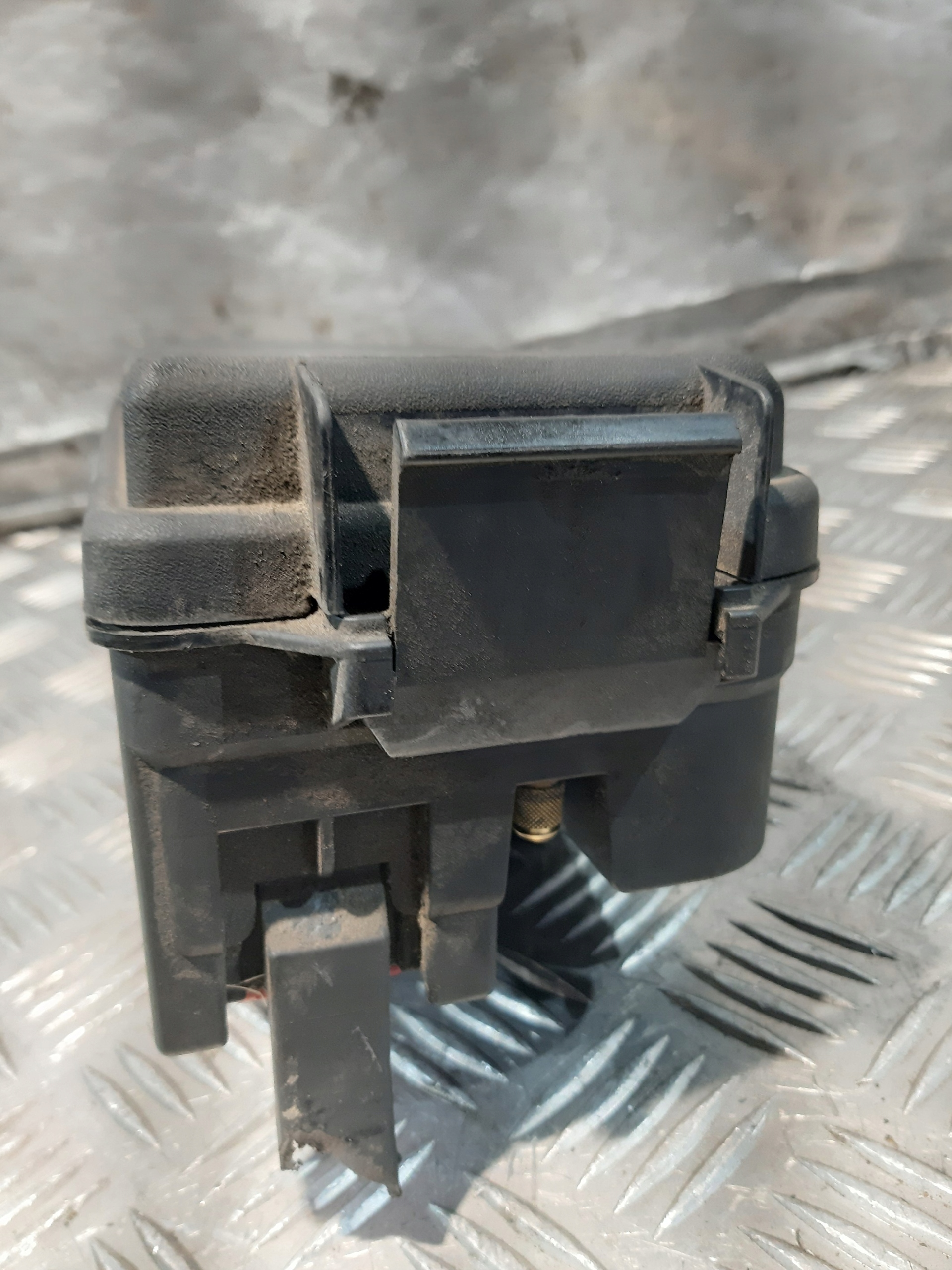 Module fusibles Opel Vectra C 1.9 CDTI 13205801GM