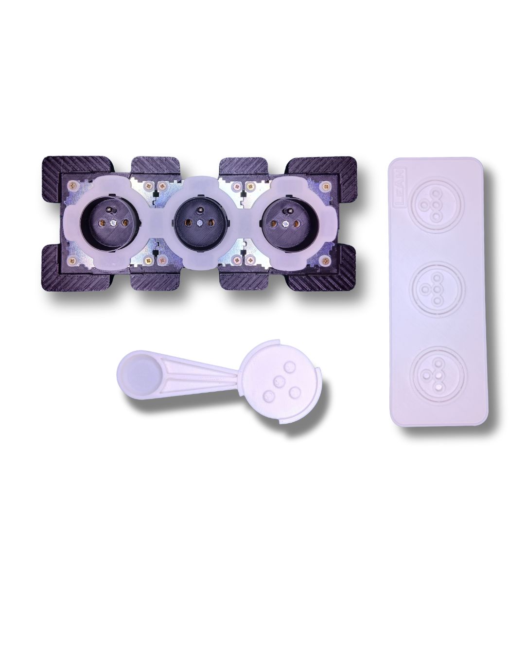 Skryté 3x naddoskové zásuvky do kuchyne na tmavé dlaždice