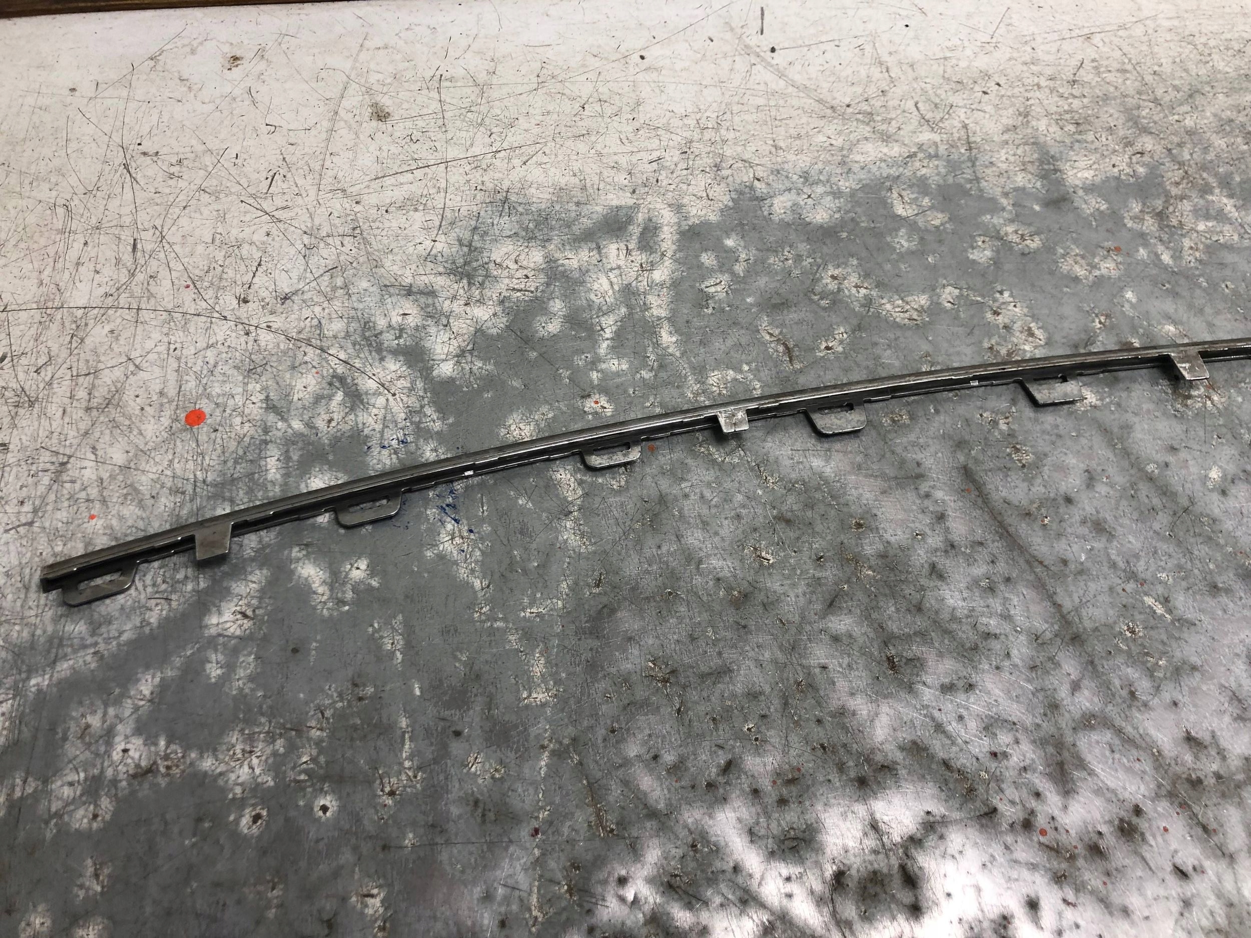 lišta CHROM nárazníku předek VW T6 7E5853761