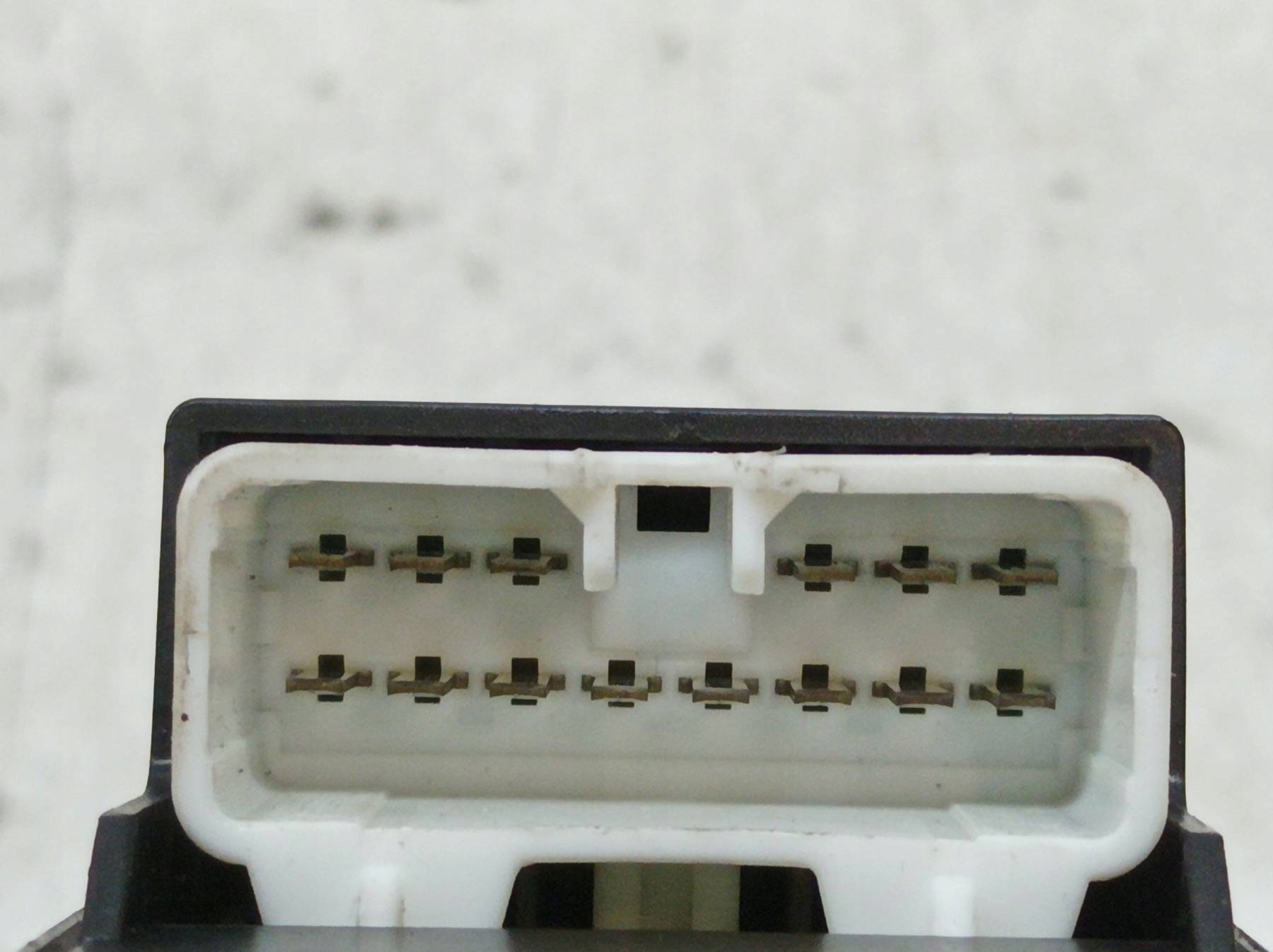 window control switch 620W10270 Hyundai Accent II (1999-2005)