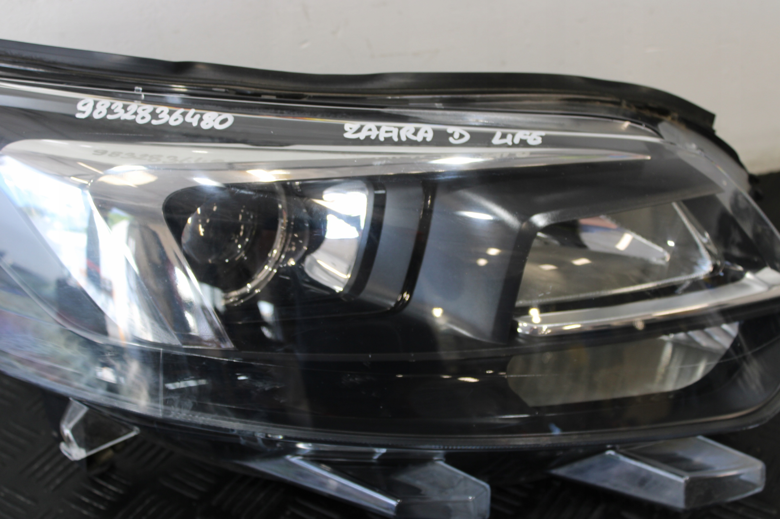 light right front right front 9832836480 OPEL ZAFIRA D LIFE