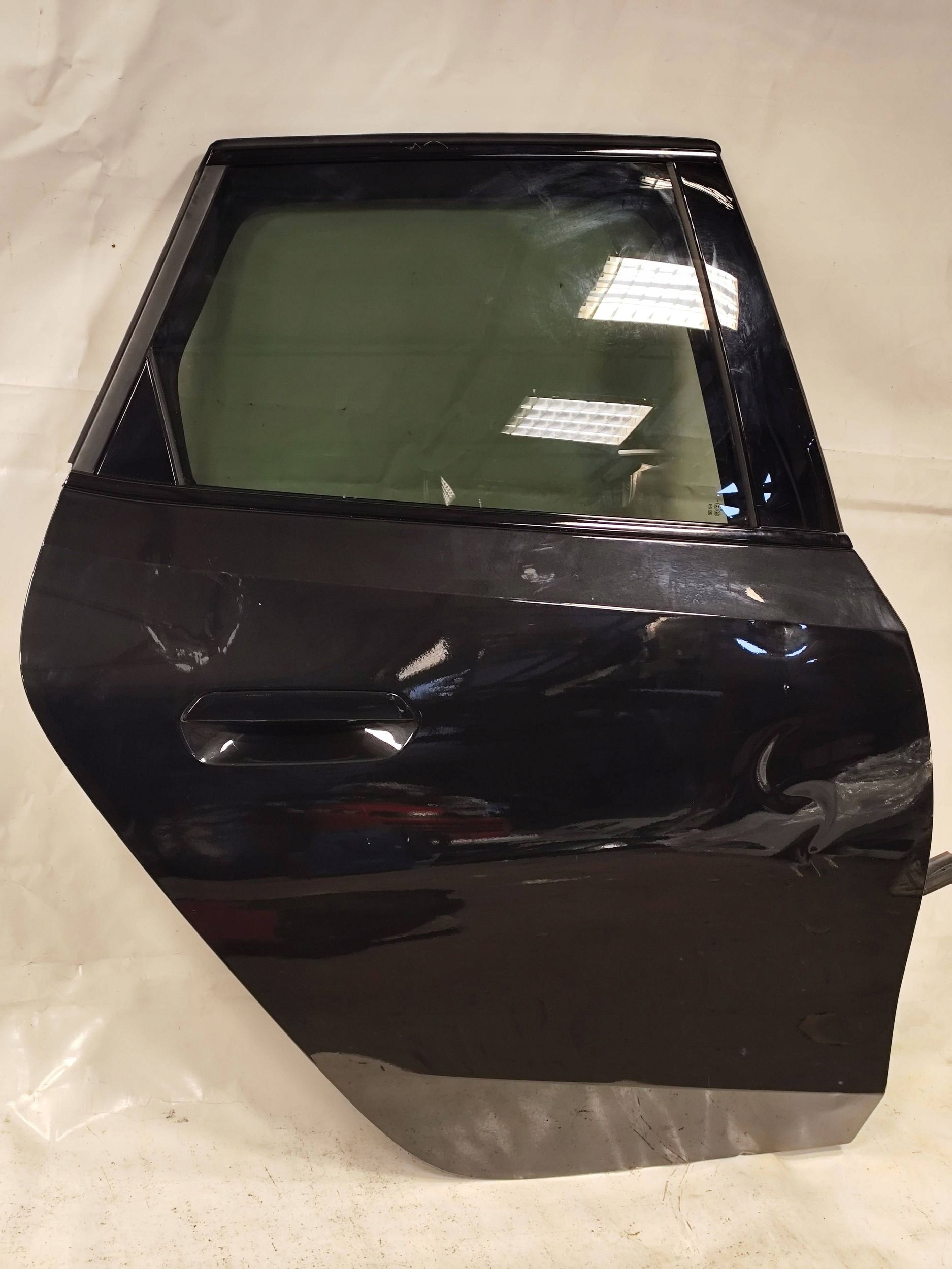 BMW 2 ACTIVE TOURER U06 door rear part right complete DEMONTAZ