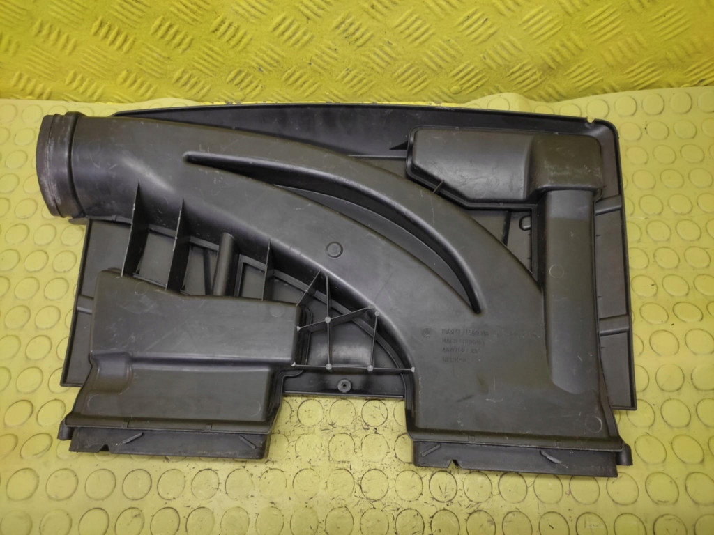 BMW E90 2.0 intake air hose 7560918