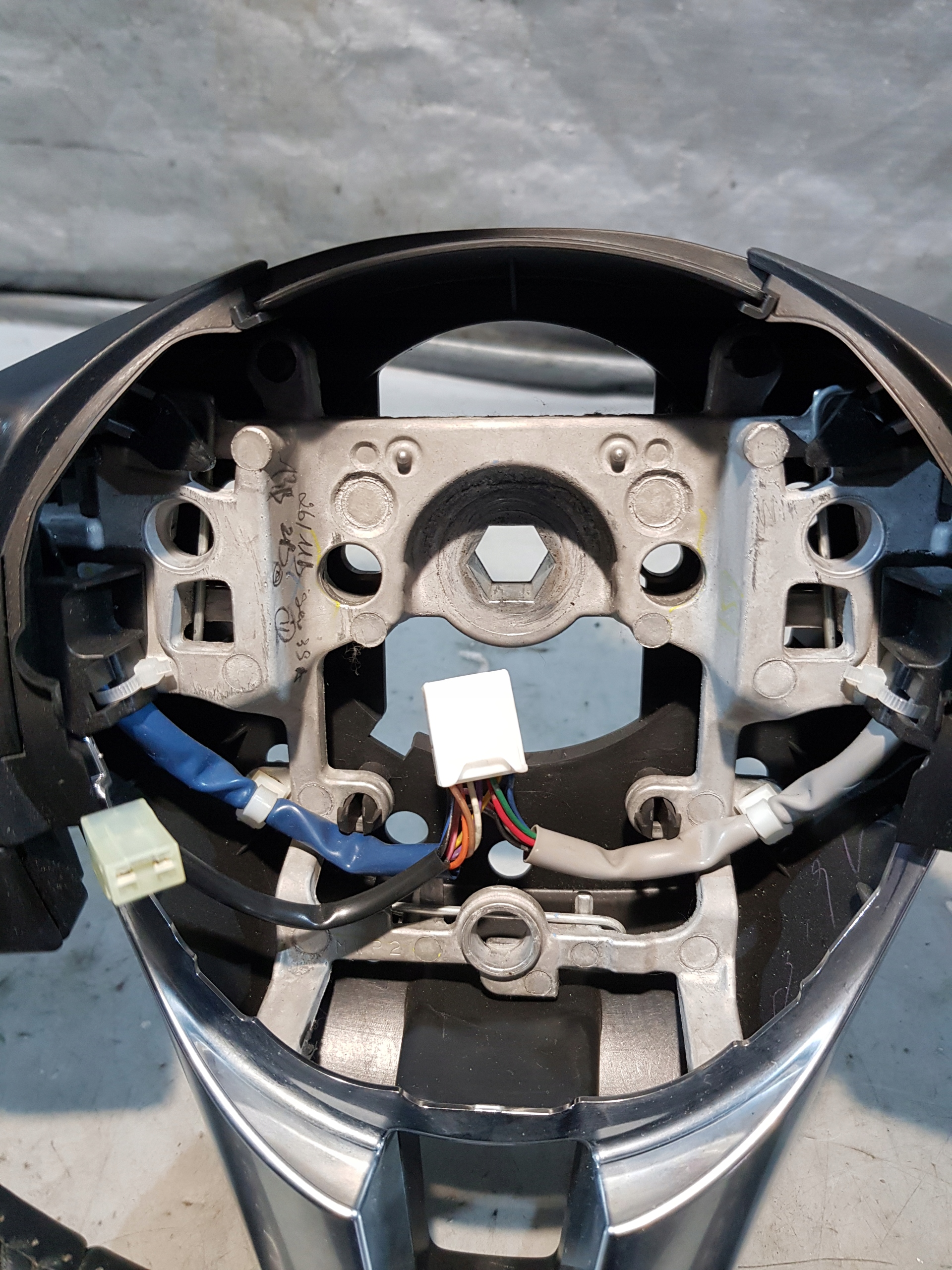 steering wheel, without airbags MULTIFUNKCJA Mazda 6 GJ GHP9-K3887