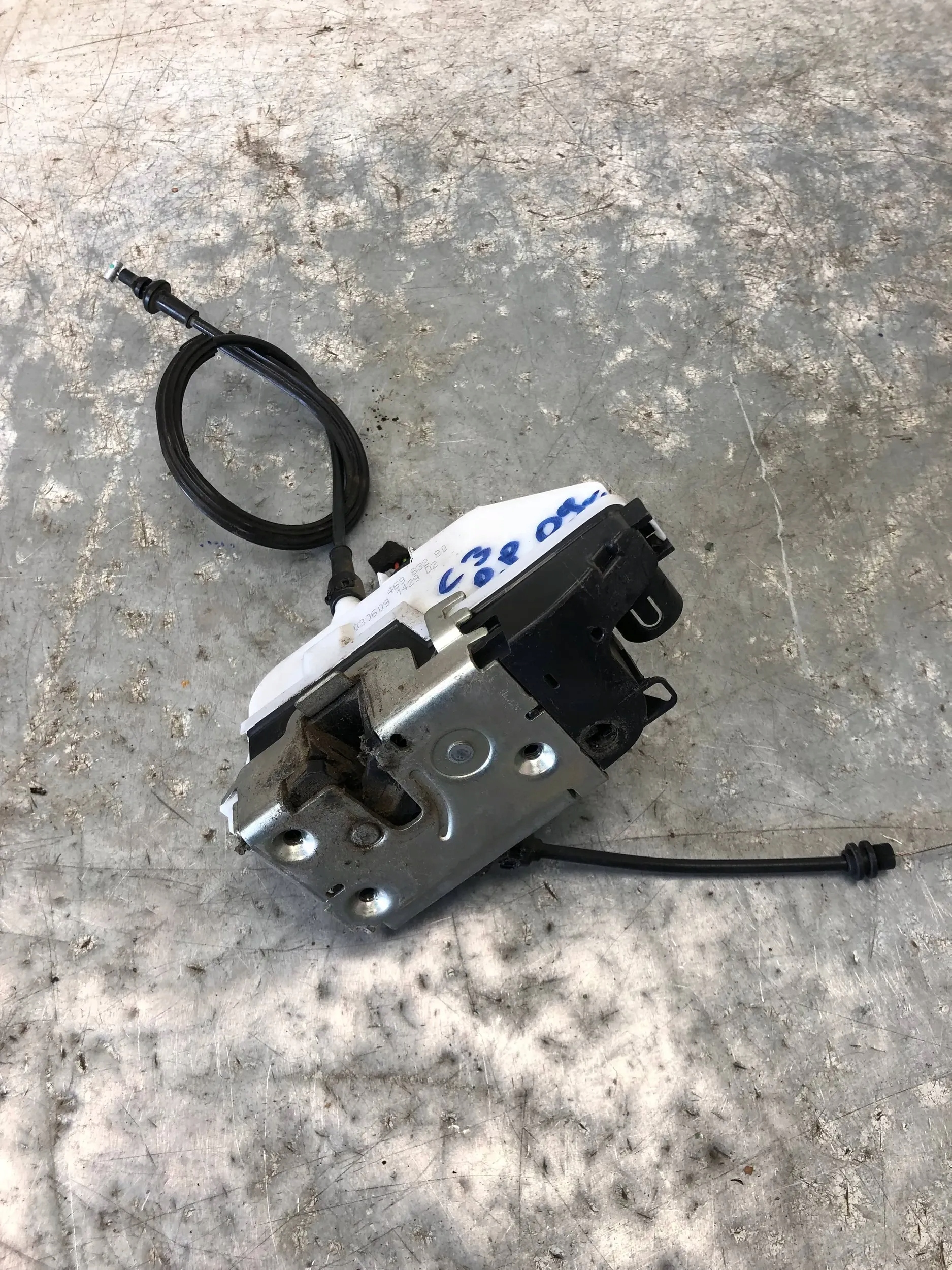 lock door right front CITROEN C3 and 46983280