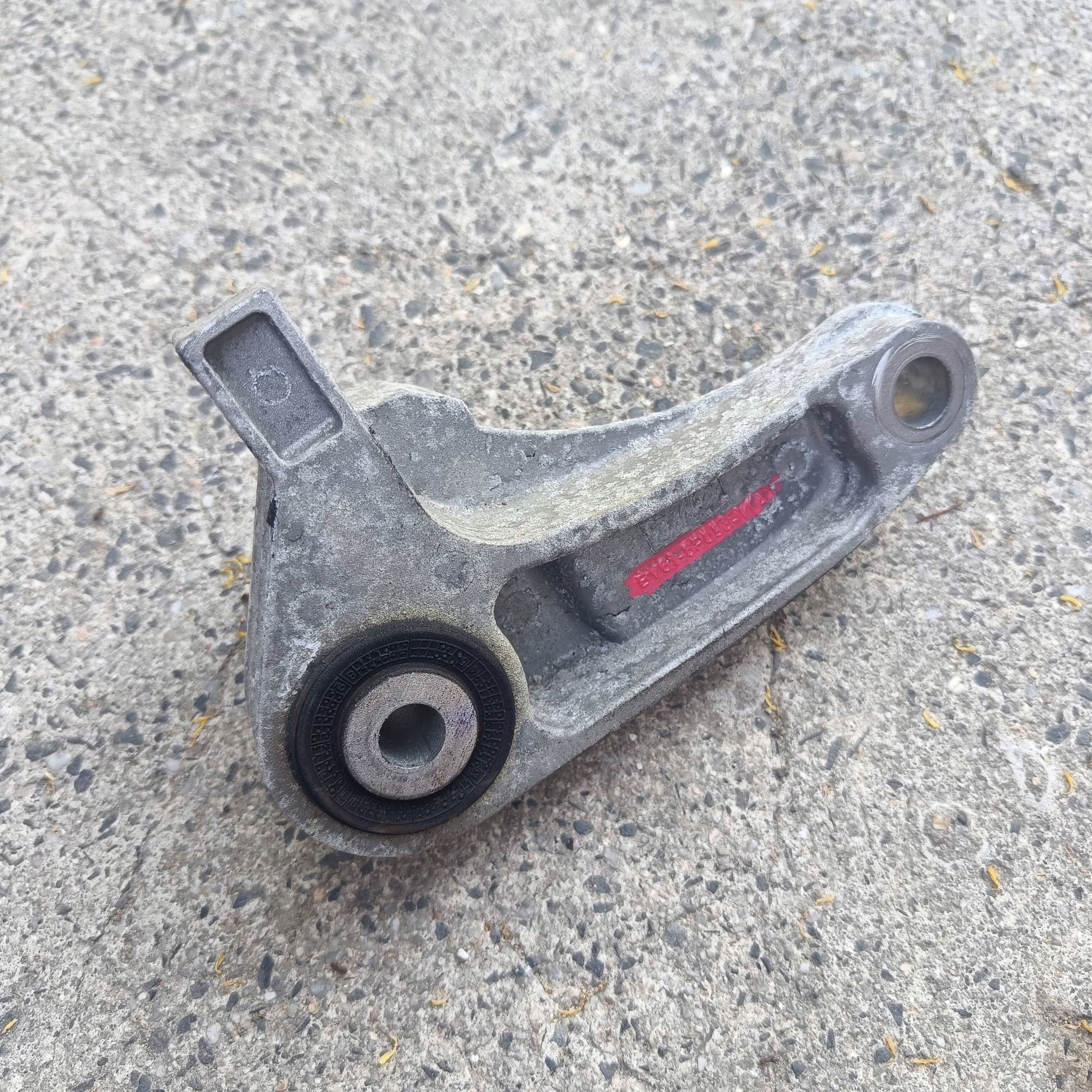 Ford Kuga II 2015 Halter / Halter Getriebe getriebe