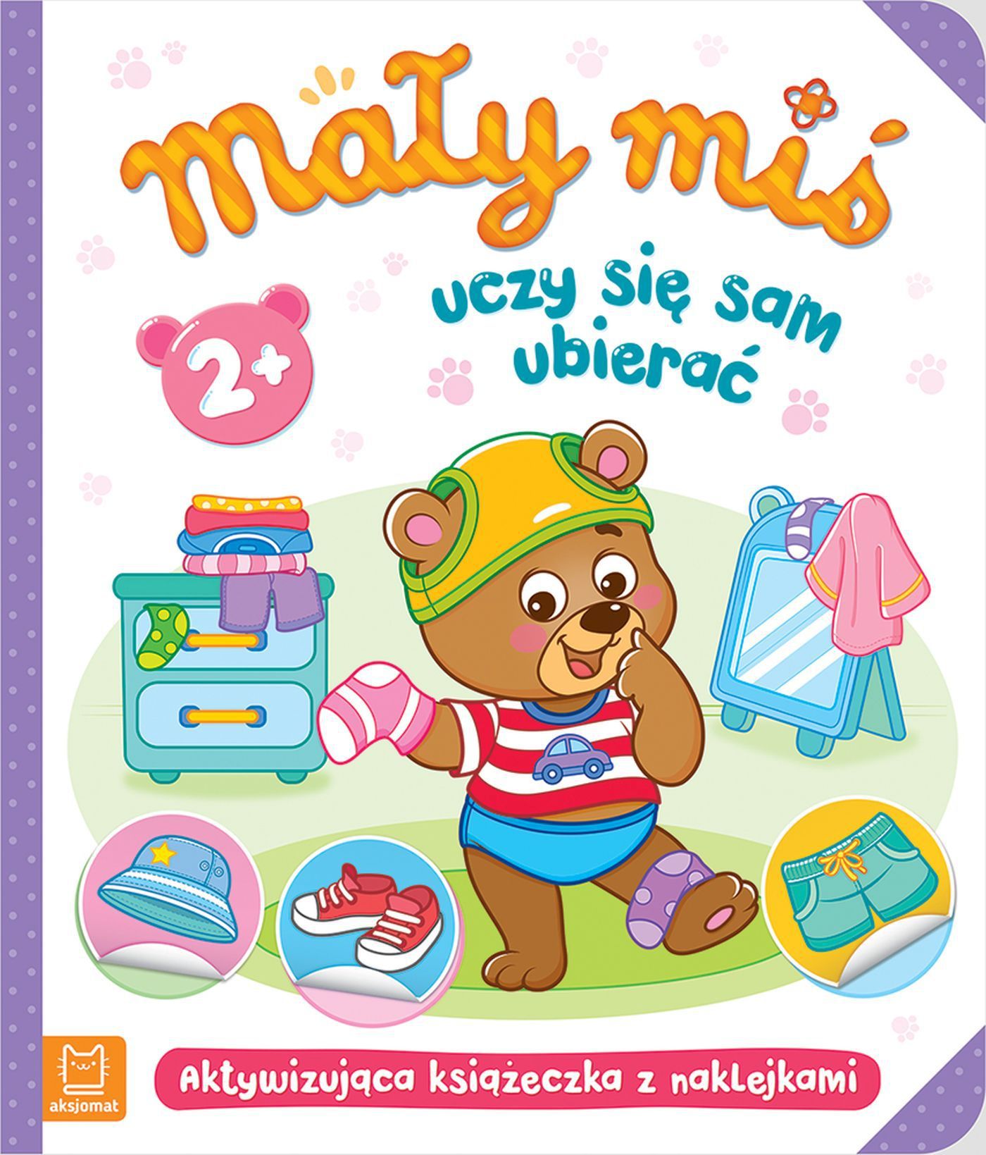 

Mały miś uczy się sam ubierać