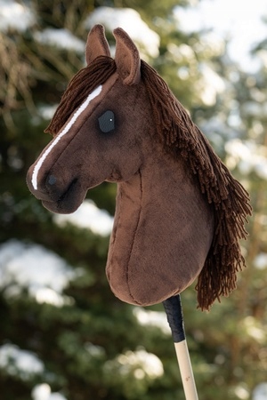 Hobby horse tmavý kaštan