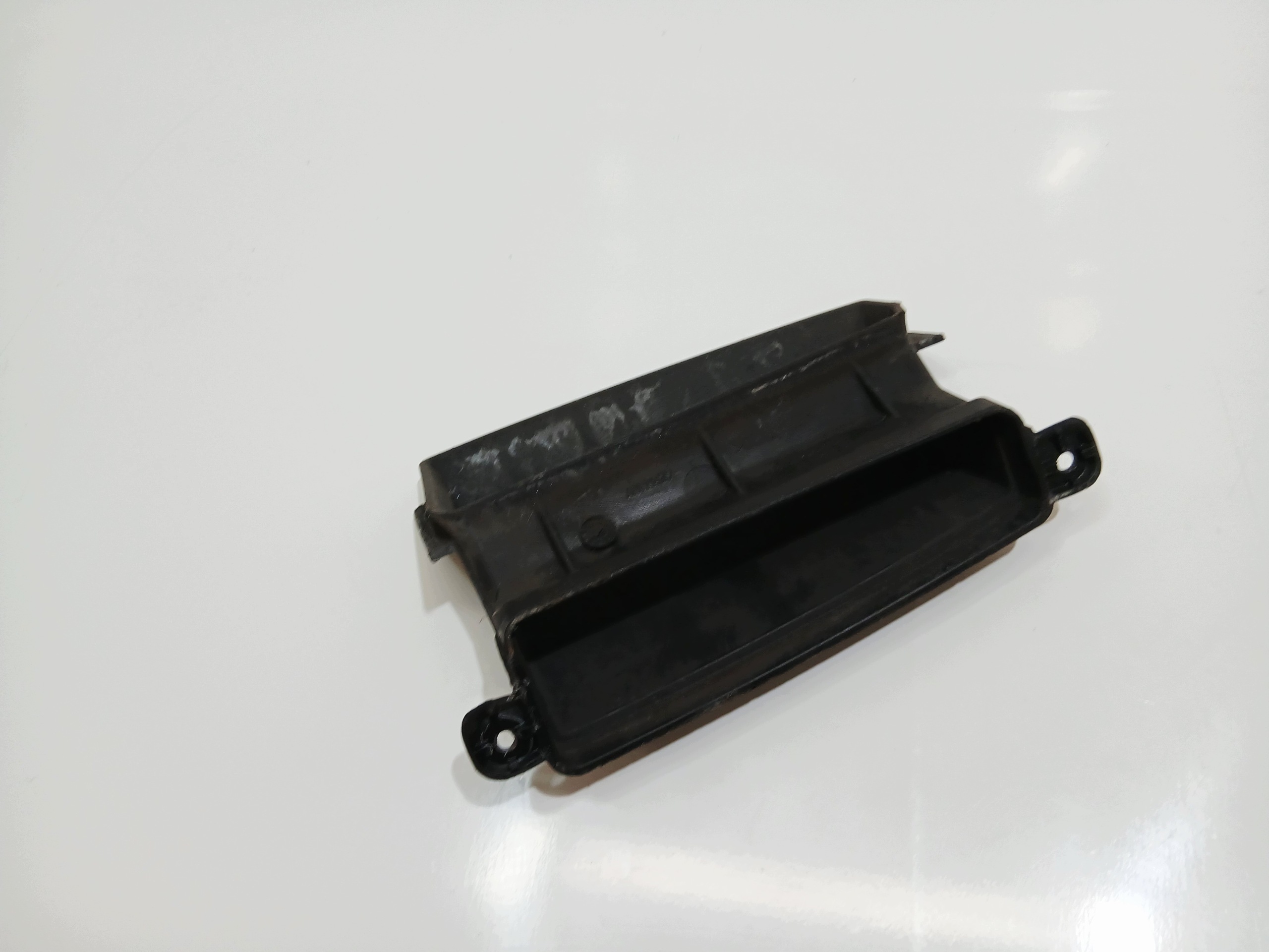 drain intake air left BMW E88 7547592