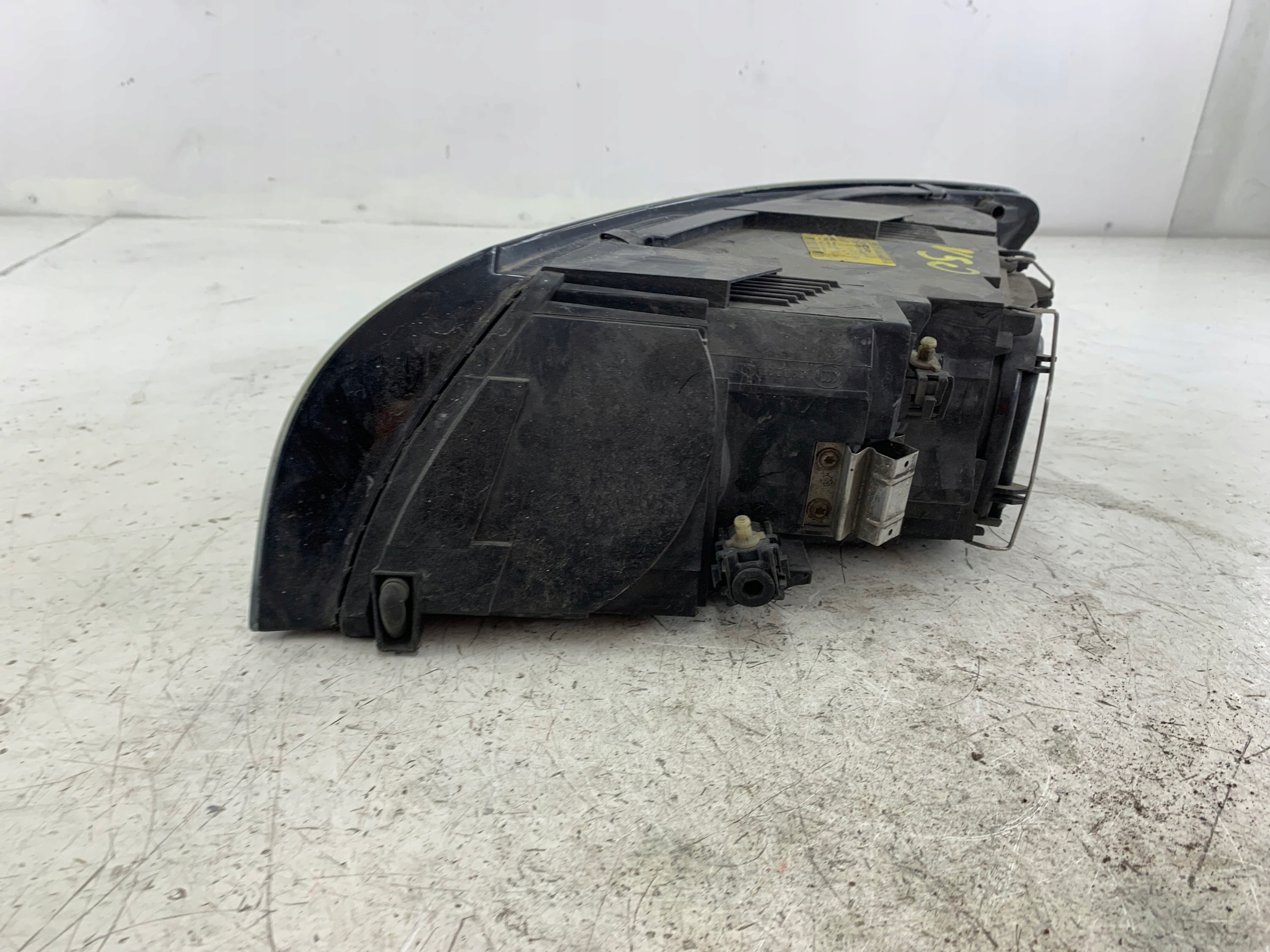 VOLVO V50 II light right front 30698886 LADNA