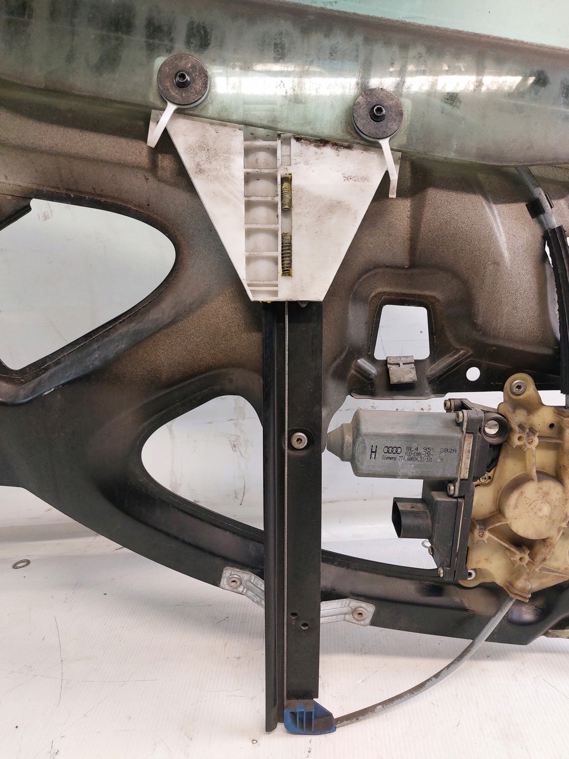 mechanism windows frame right rear part AUDI A3 8L