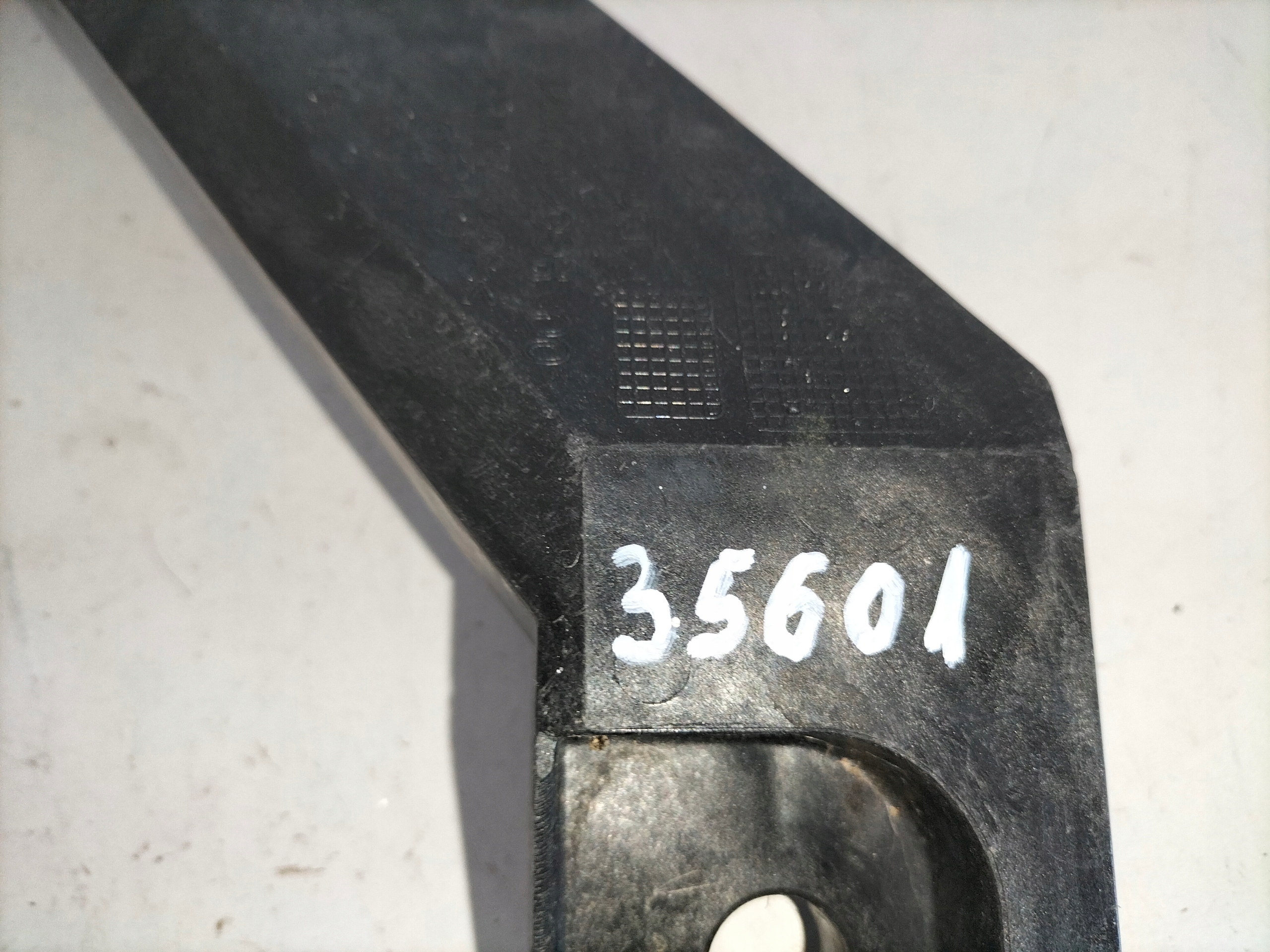 holder okular front left RENAULT TRAFIC III 14- OPEL VIVARO B 14