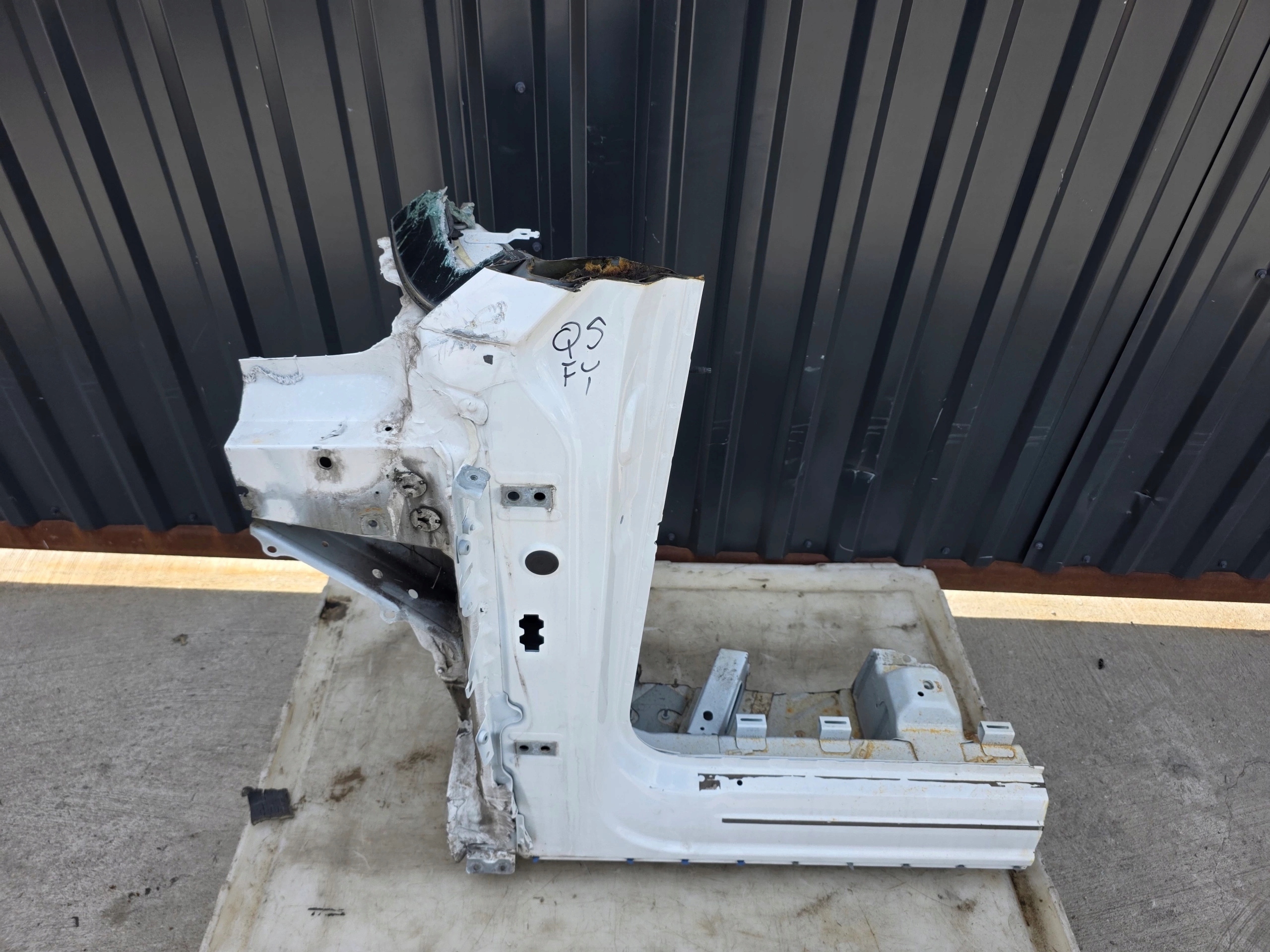 quarter threshold BOK left side pillar A AUDI Q5 80A FY original ! *1