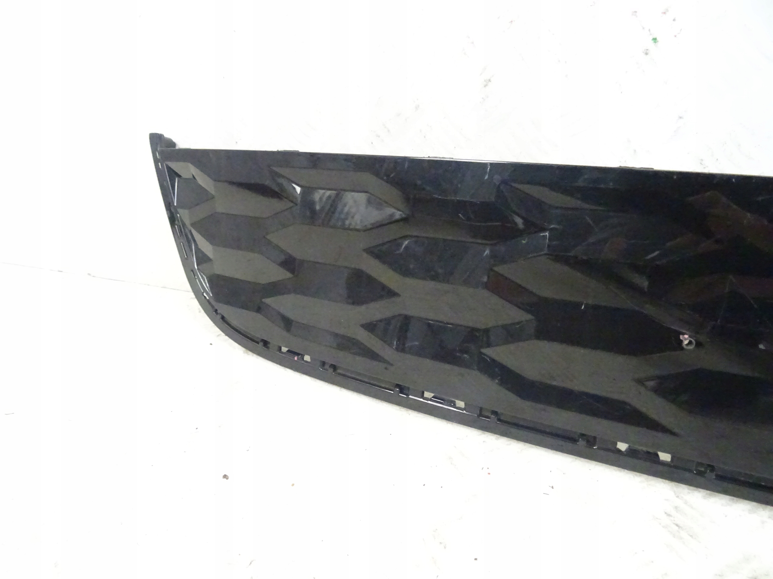 grid of a bumper front front KIA NIRO EV II 86536-AO000