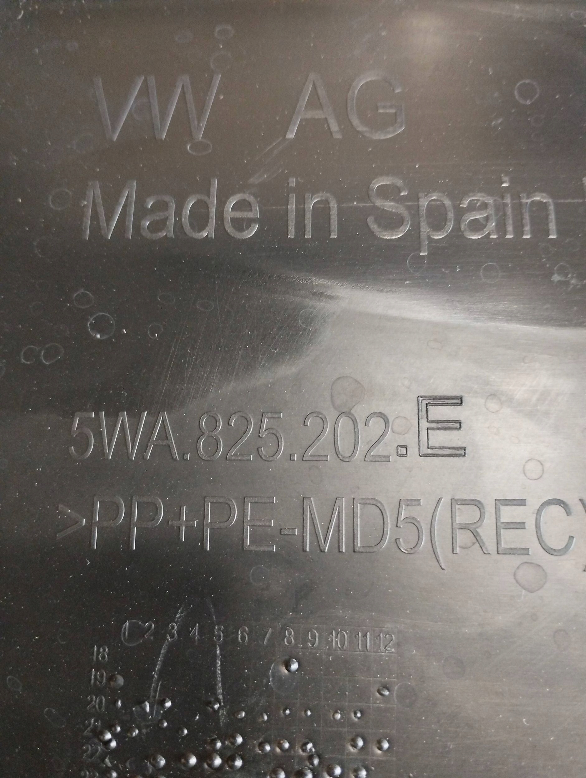 Seat Leon IV 2024 cover chassis right 5WA825202E