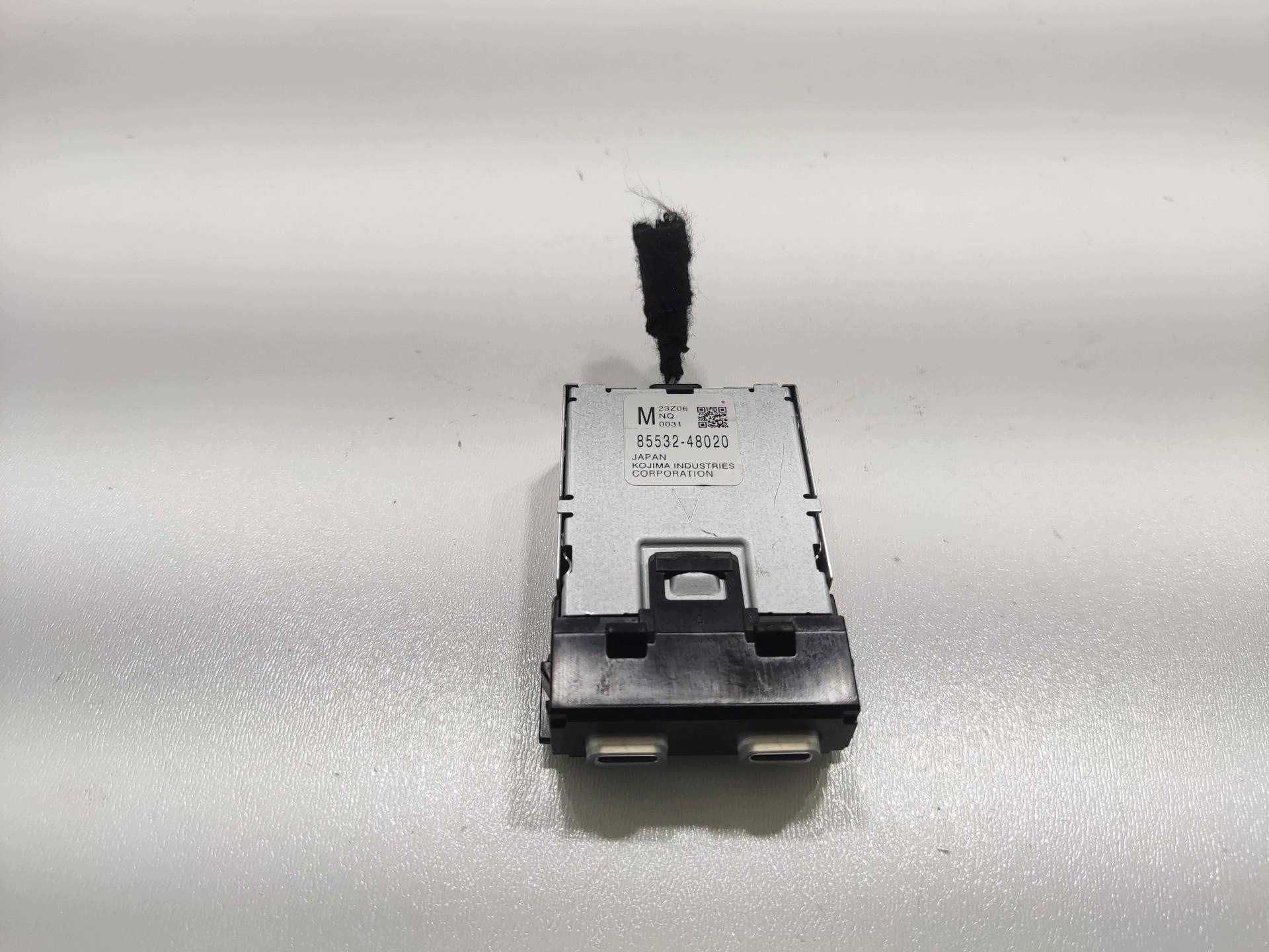 GNIAZDA PORT USB LEXUS UX 2018-2021 85532-48020