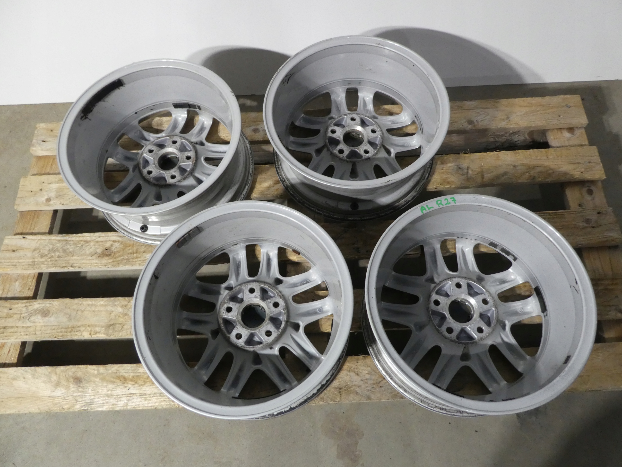4X CERCHI DI ALLUMINIO CERCHI RUOTE 5N0601025 VW 5X112