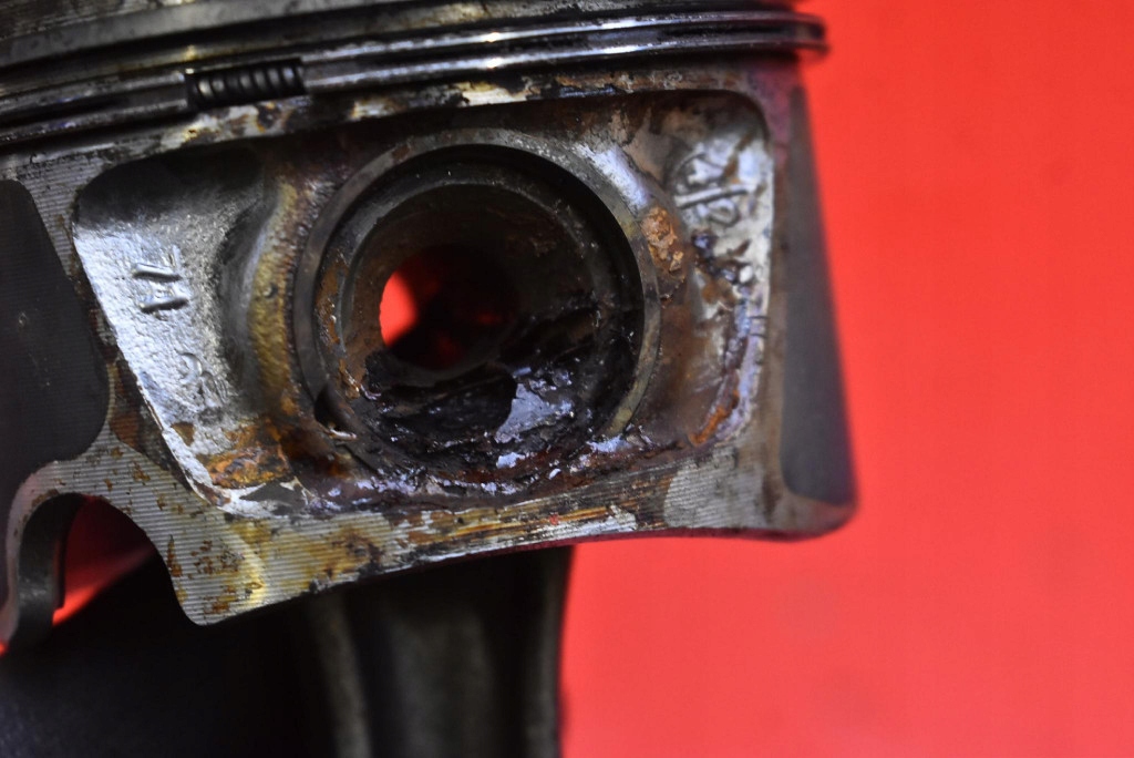 piston connecting rod SKODA SUPERB 2 II 2.0 TDI 140 KM 4X4 08-13